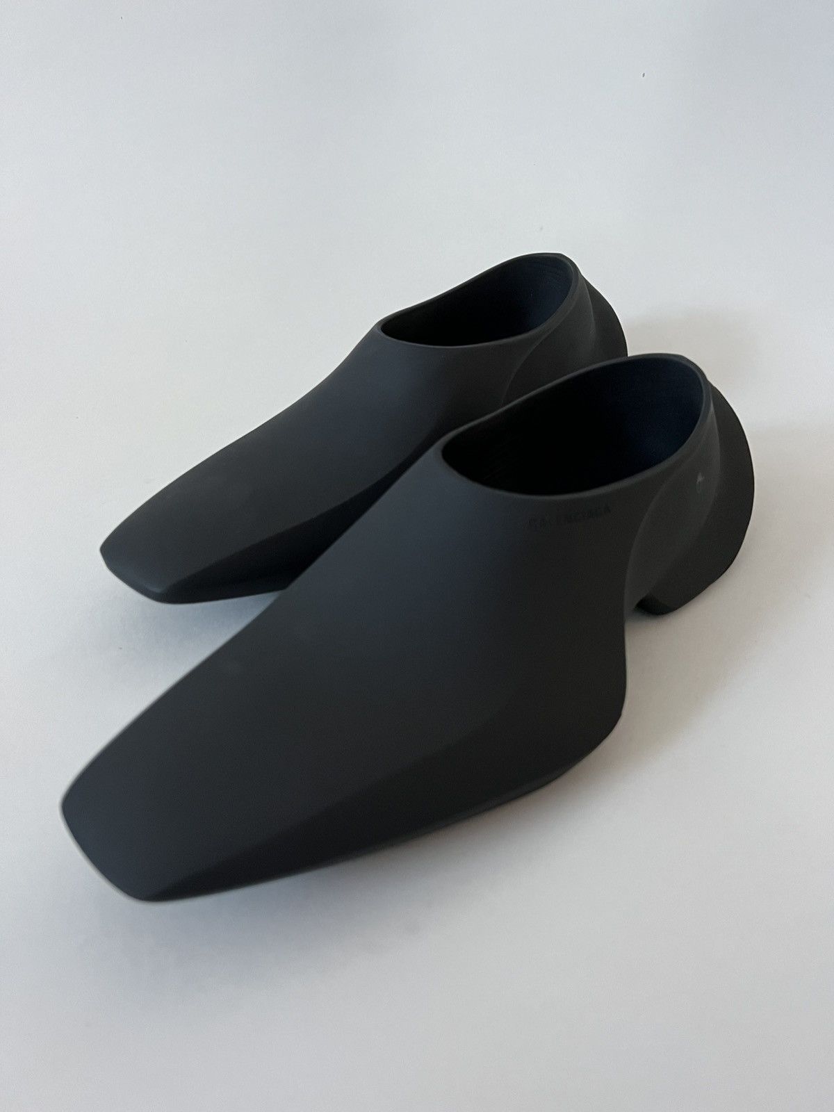 Matte Space Shoe in Black