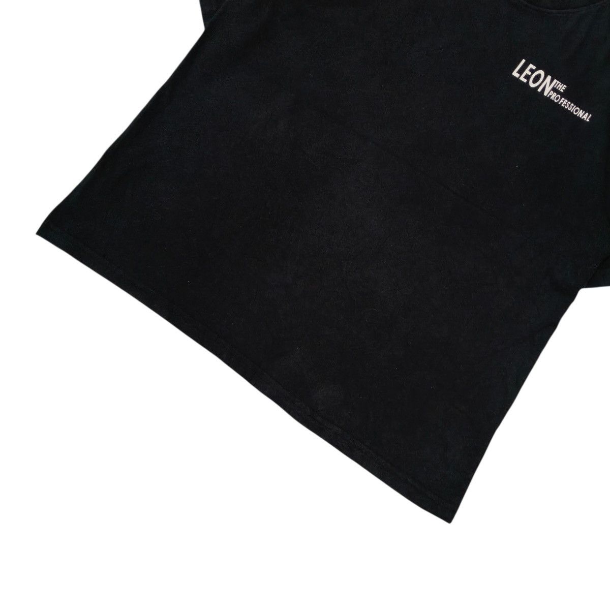 Vintage Vintage LEON THE PROFESSIONAL 1994 Movie Mathilda Tshirt Size US XL / EU 56 / 4 - 7 Thumbnail