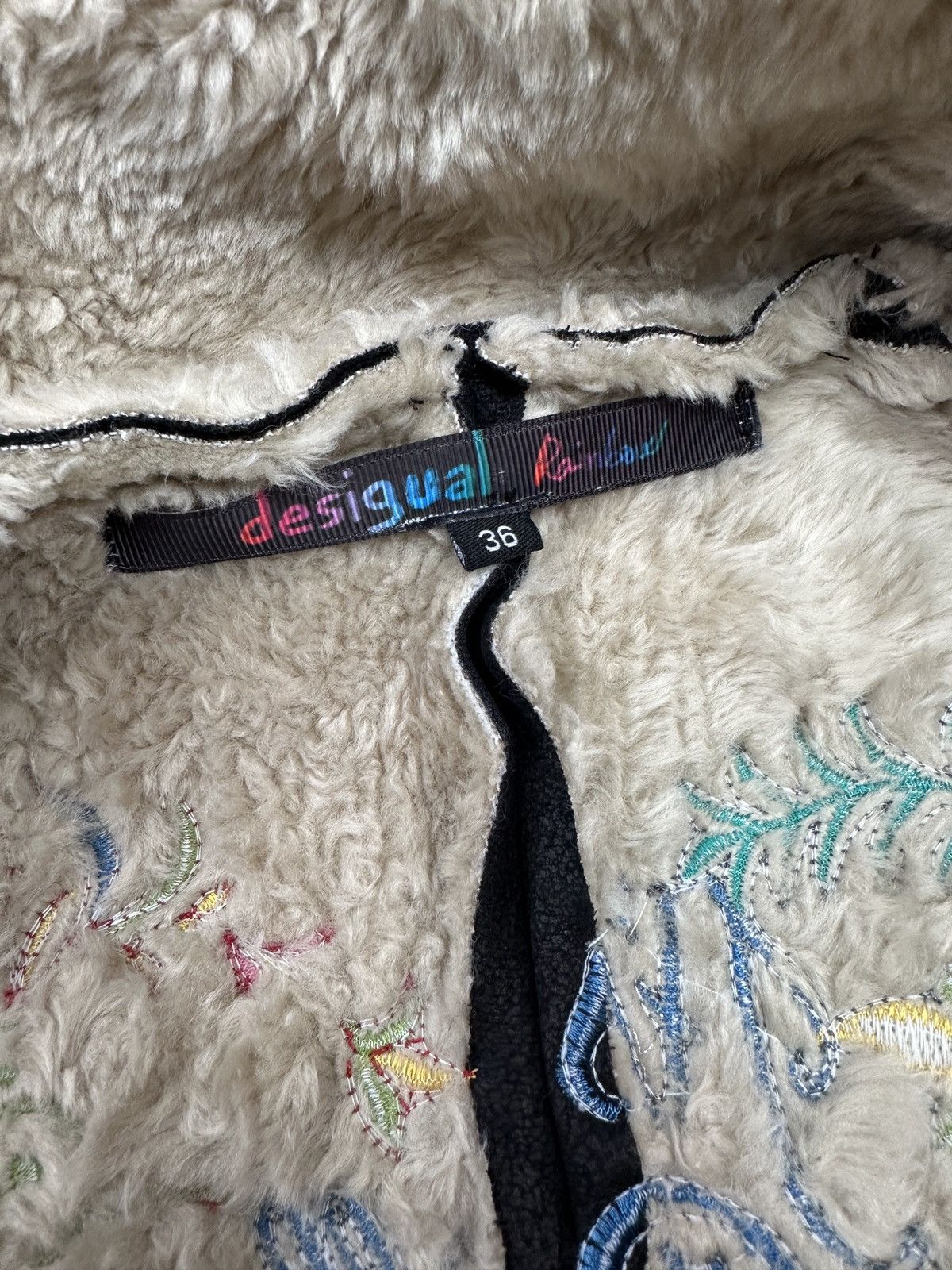 Desigual DESIGUAL RAINBOW WOMEN’S SHORT JACKET FAUX FUR BLACK COAT Size XS / US 0-2 / IT 36-38 - 14 Thumbnail