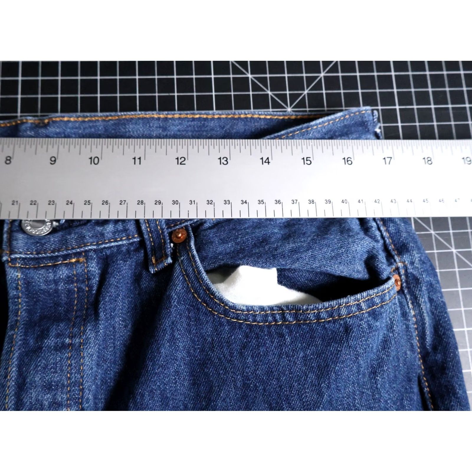 Levi's Levi's 501 Jeans Men's 33 x 31 Blue Button Fly Straight Denim (34 x 32 Tag) Size US 33 - 5 Thumbnail