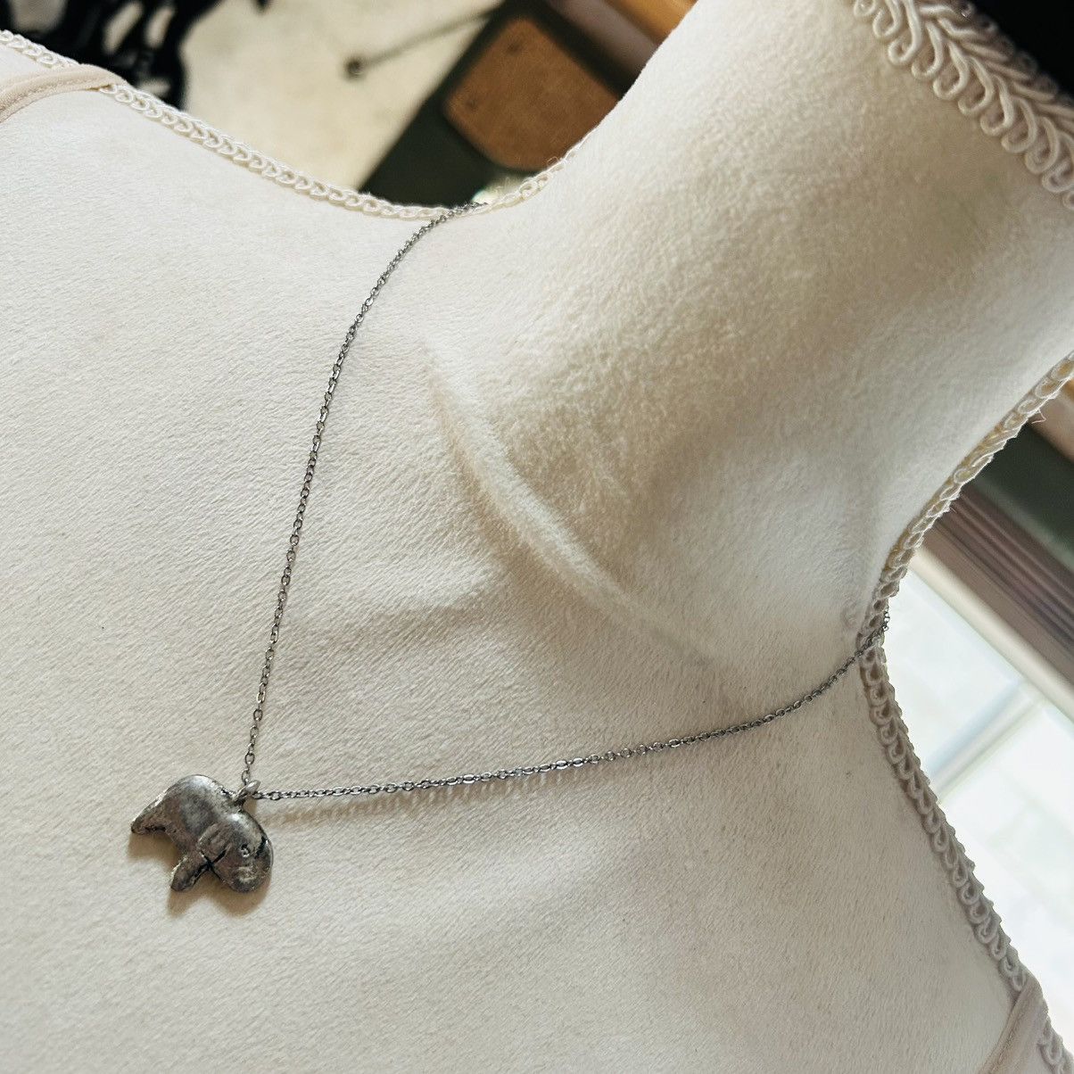 Vintage Vintage lucky elephant pendant on chain necklace Size ONE SIZE - 1 Thumbnail
