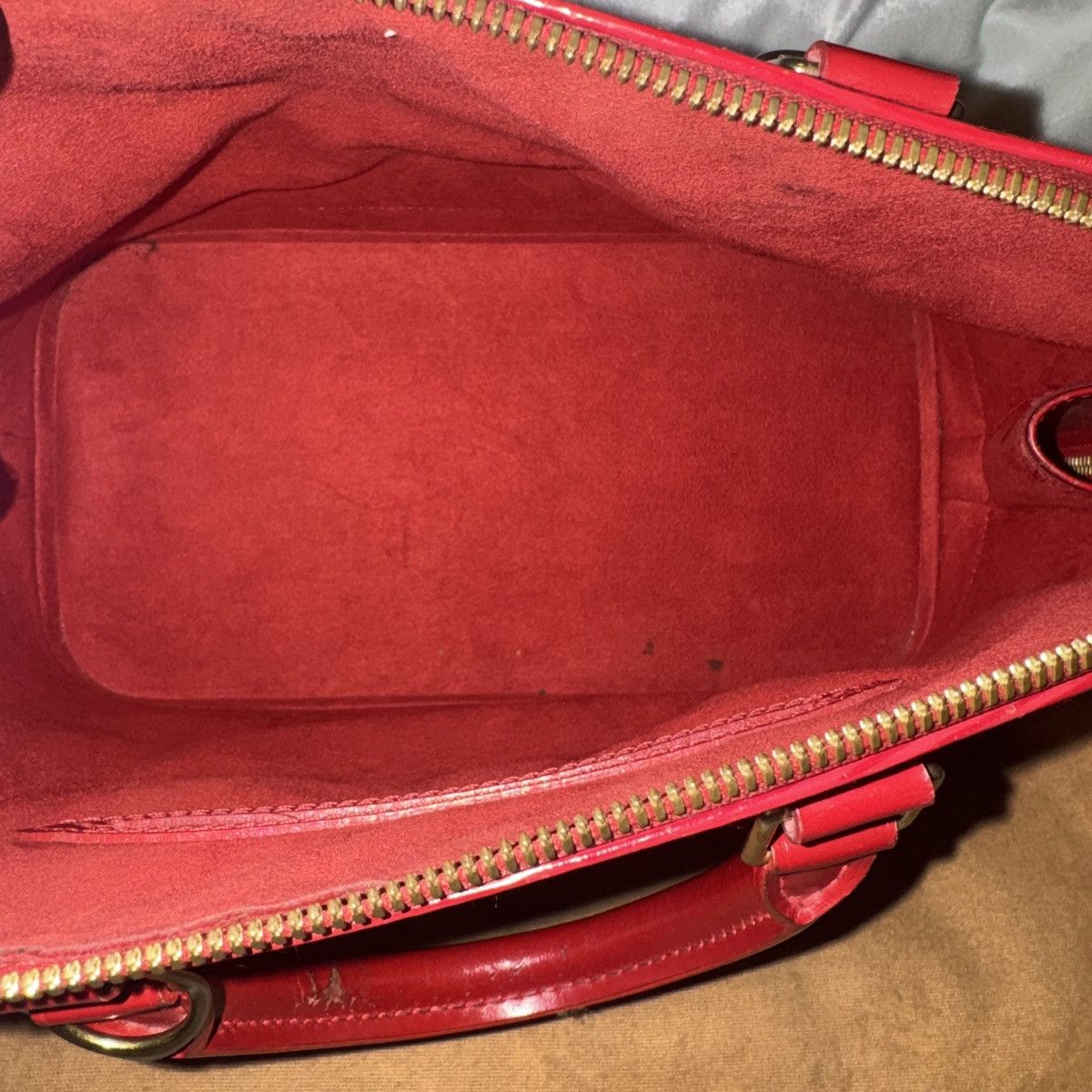 Louis Vuitton Louis Vuitton Alma Epi leather handbag Size ONE SIZE - 3 Thumbnail