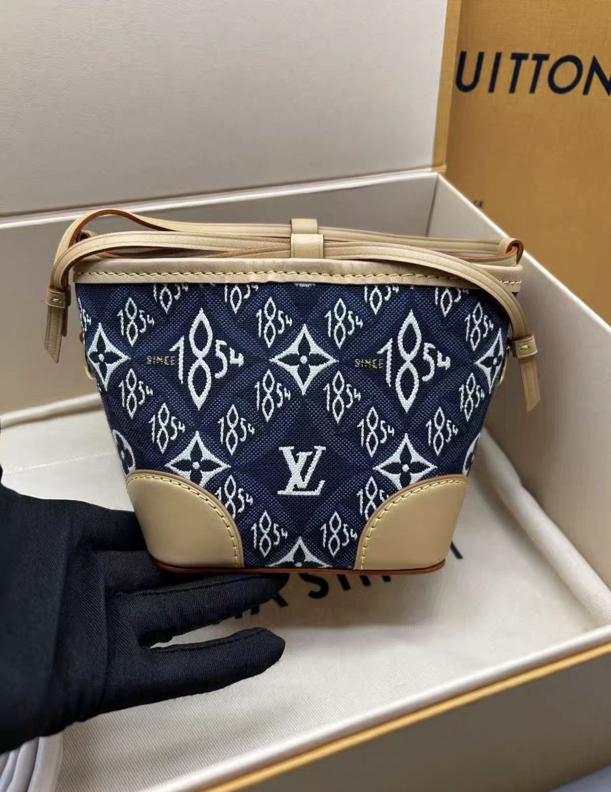 Louis Vuitton LV Louis Vuitton Runway Noe Purse J38 Size ONE SIZE - 2 Thumbnail