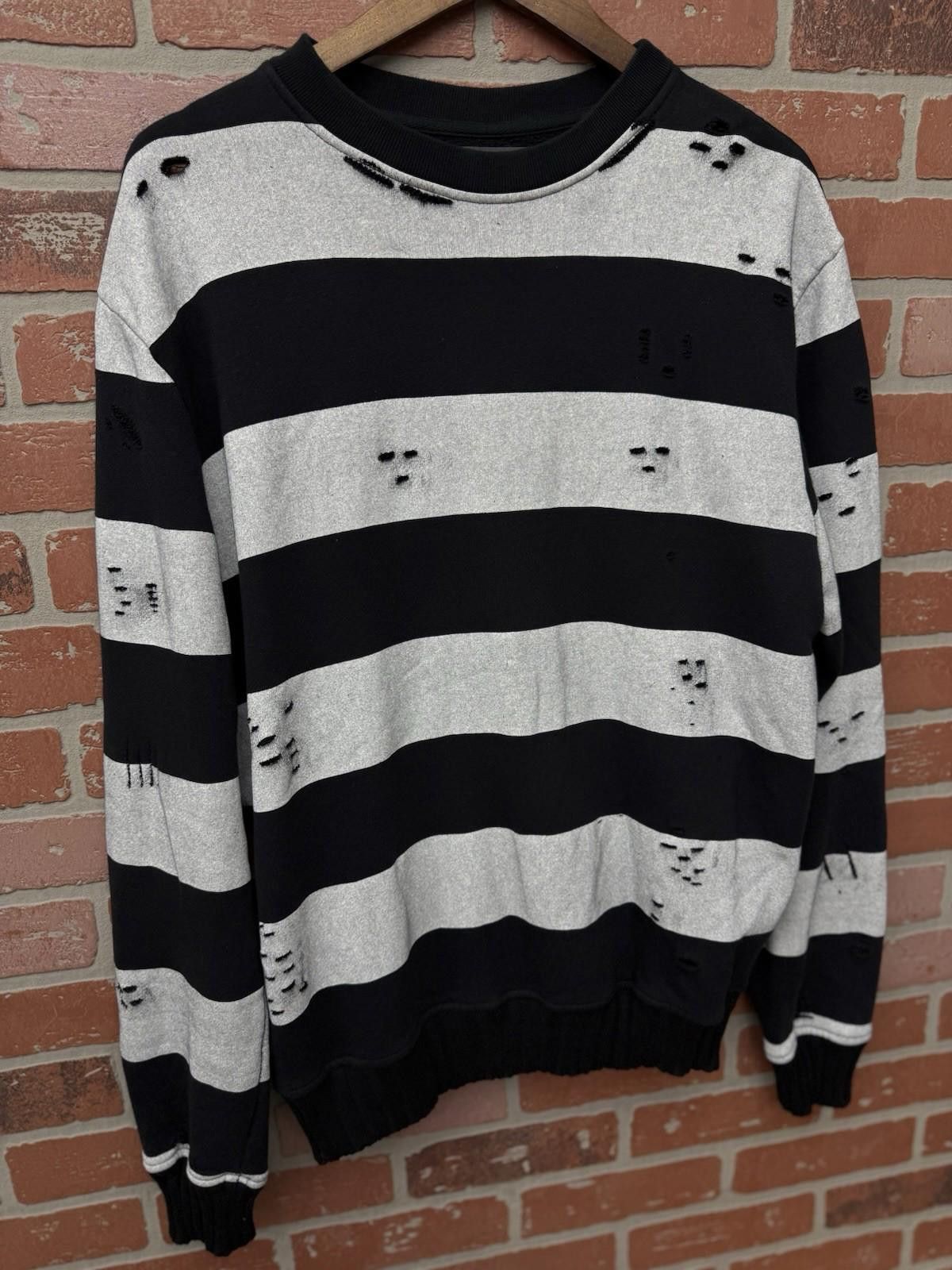 Amiri Size M - Amiri Distressed Ripped Crewneck Sweater GRAY Size US M / EU 48-50 / 2 - 2 Thumbnail