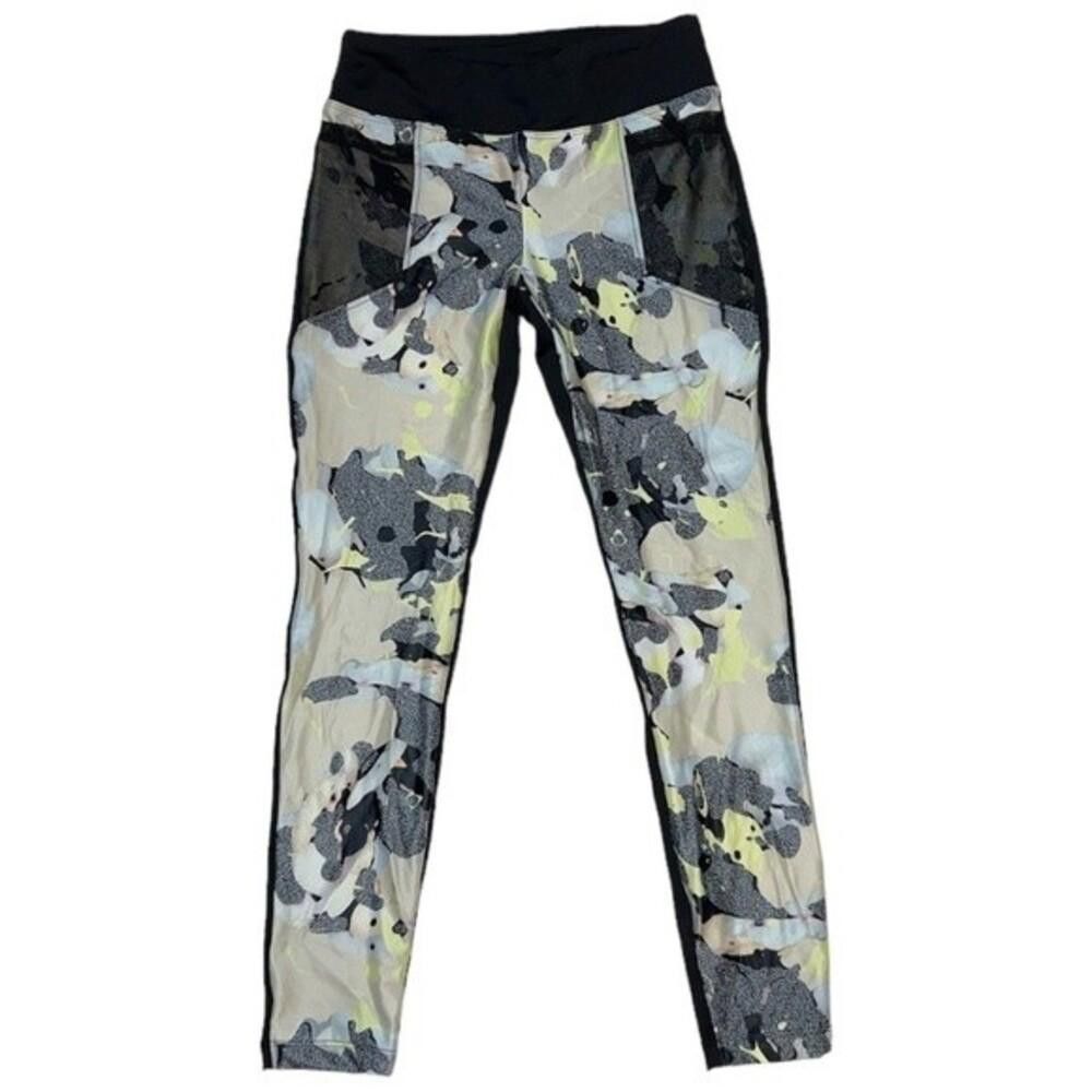 Designer Revolve Koral Magnify Legging in Bloom & Black S Size 28" / US 6 / IT 42 - 4 Thumbnail