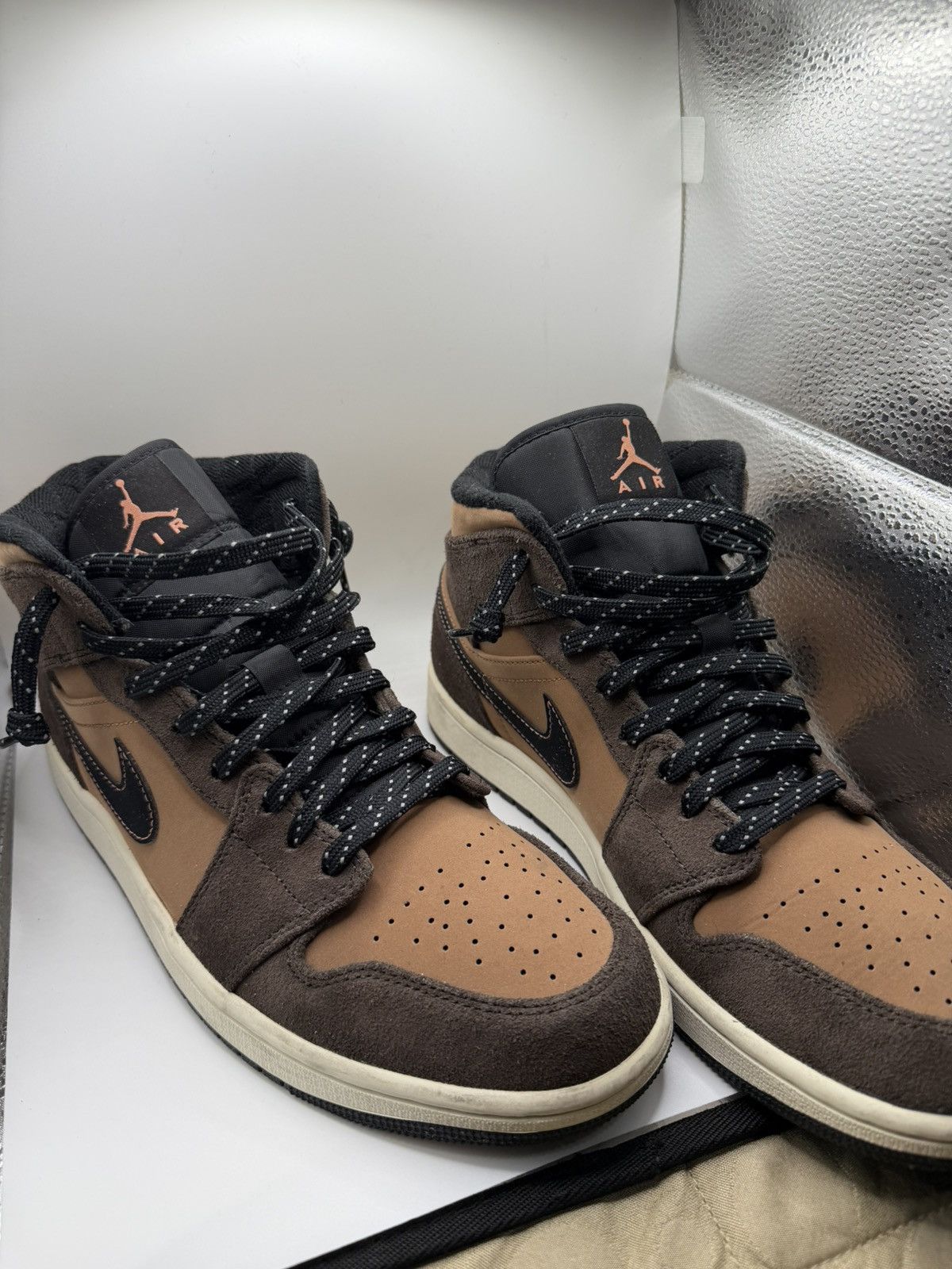 Nike Air Jordan 1 Mid SE 'Dark Chocolate' 2021 Size US 9 / EU 42 - 4 Thumbnail