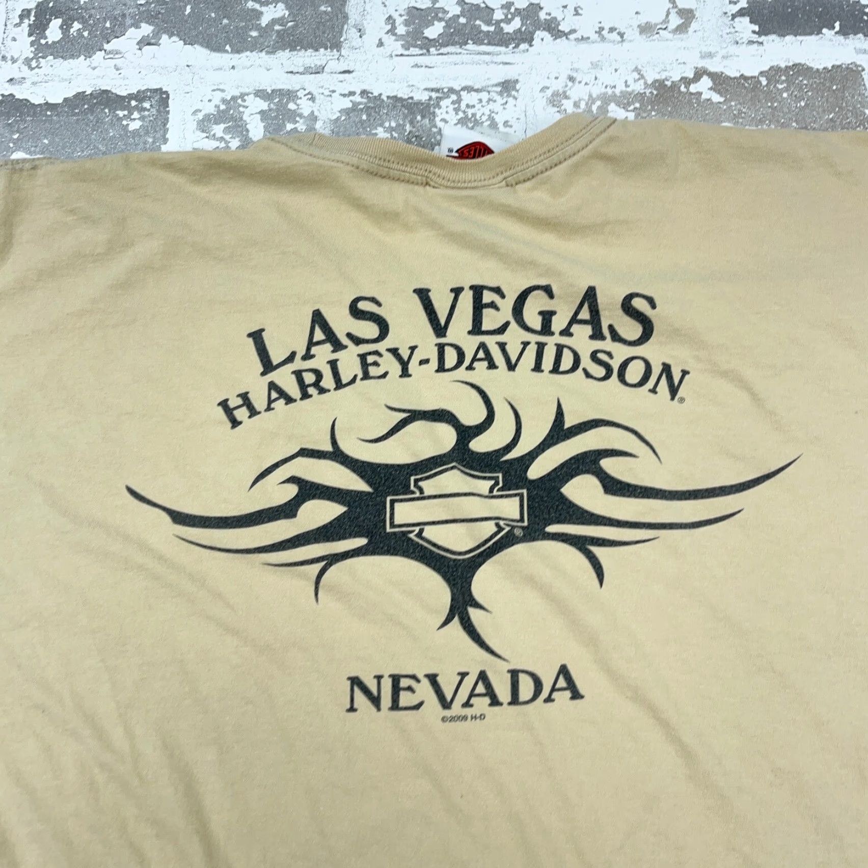 Harley Davidson VINTAGE Harley-Davidson Shirt XL Beige Graphic Tee Skull Tattoo Cyberpunk 2000s Mens Size US XL / EU 56 / 4 - 5 Thumbnail