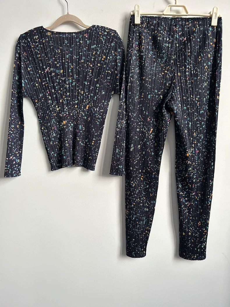 Issey Miyake Issey Miyake size:3 Black pleated top Size S / US 4 / IT 40 - 2 Thumbnail