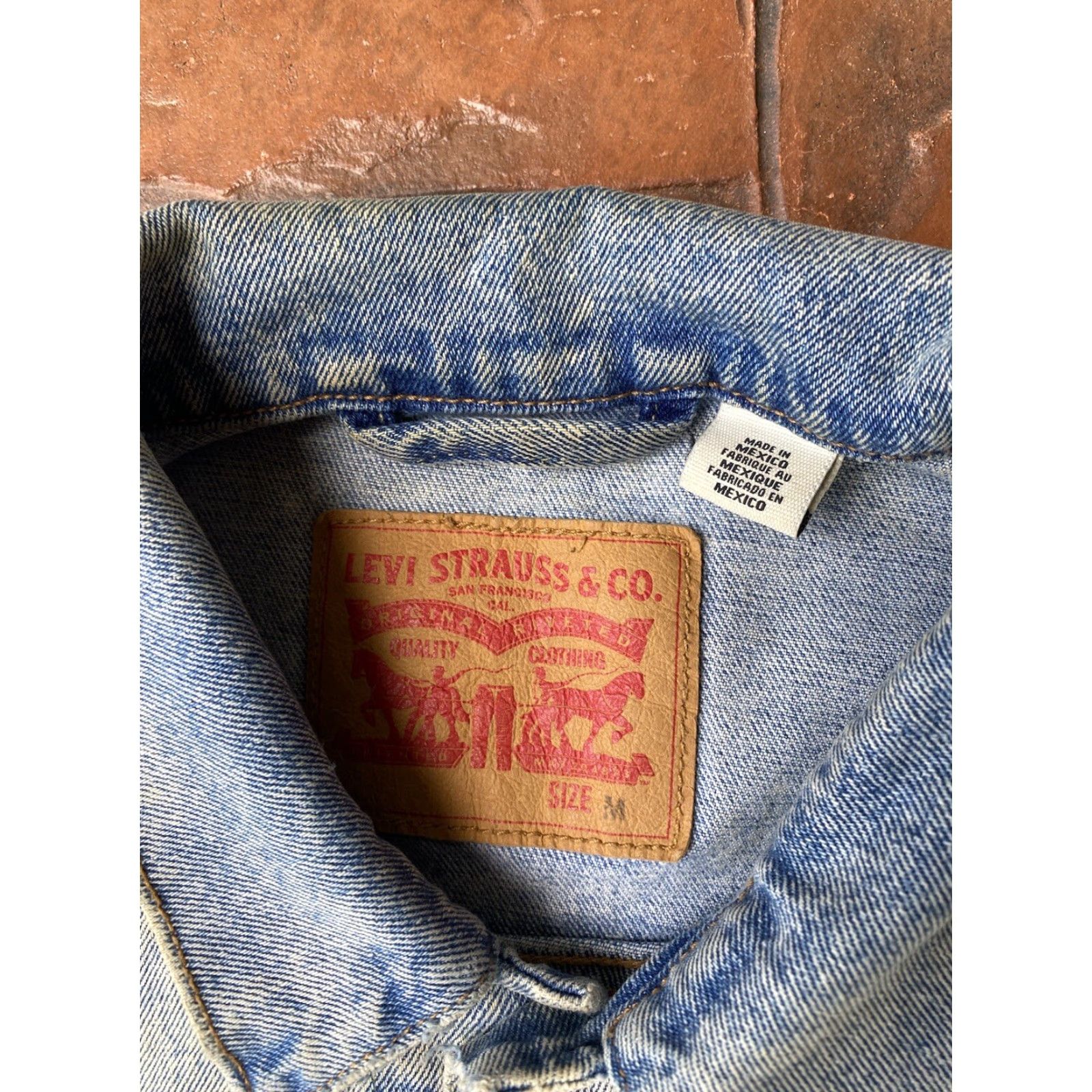 Levi's VINTAGE Levi's Trucker Denim Jacket Men Medium Blue 90s Y2K Distressed Lightweight All Seasons Size US M / EU 48-50 / 2 - 2 Thumbnail