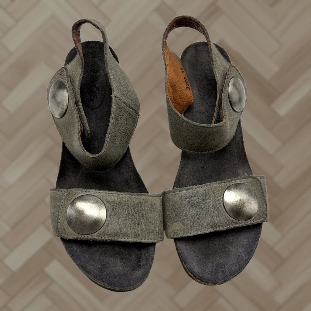 Taos Taos Wedge Sandals Women 7 Gray Leather Hook Loop Straps Open Toe Size US 7 / IT 37 - 1 Thumbnail