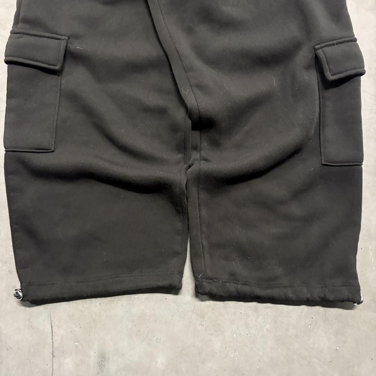 Vintage Crazy Vintage Y2K/2000s Baggy Black Cargo Sweatpants with adjustable waistband and Drawstrings! Size US 34 / EU 50 - 4 Thumbnail