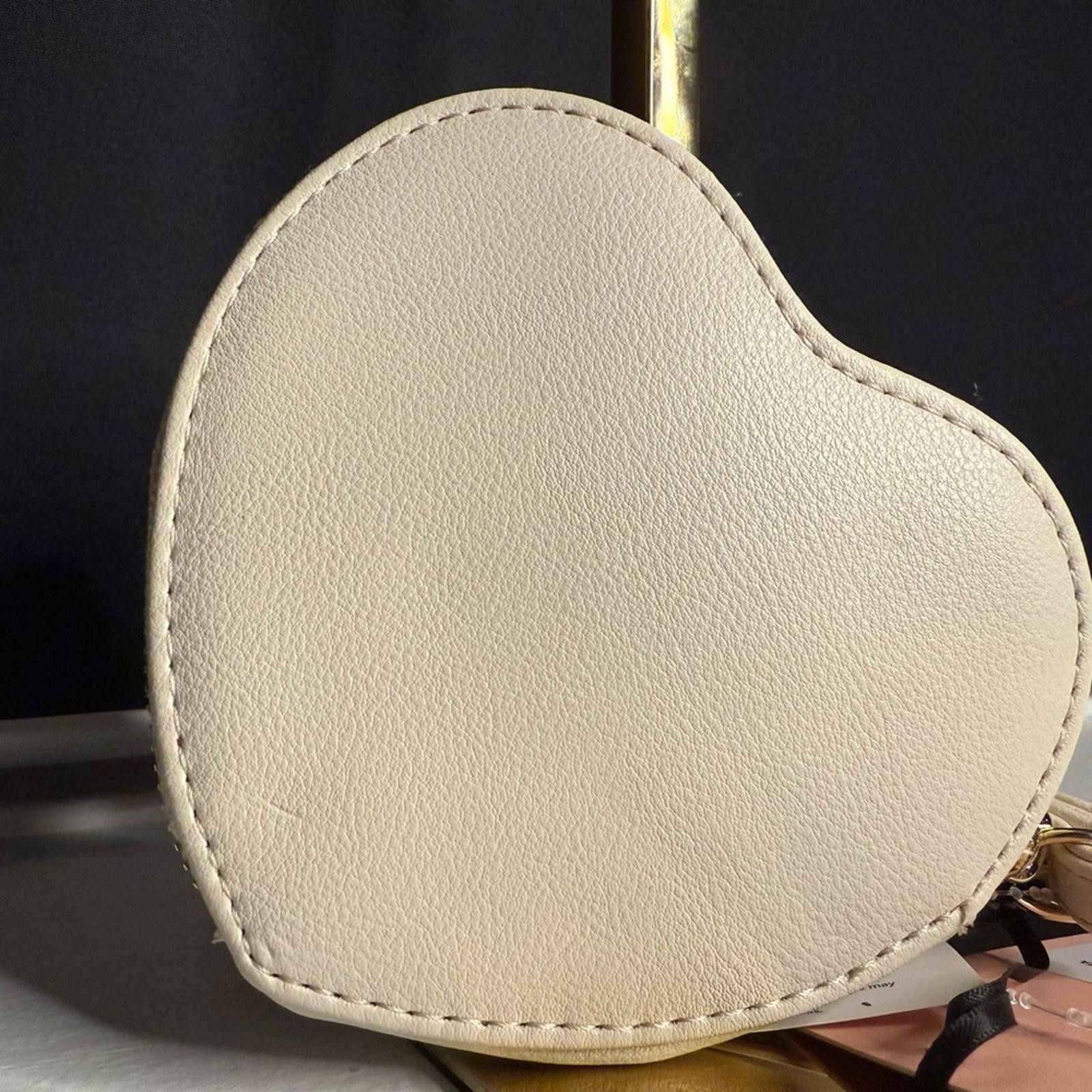 Juicy Couture Jeans Juicy Couture Royal Couture Heart Shaped Wristlet NWT Size ONE SIZE - 3 Thumbnail