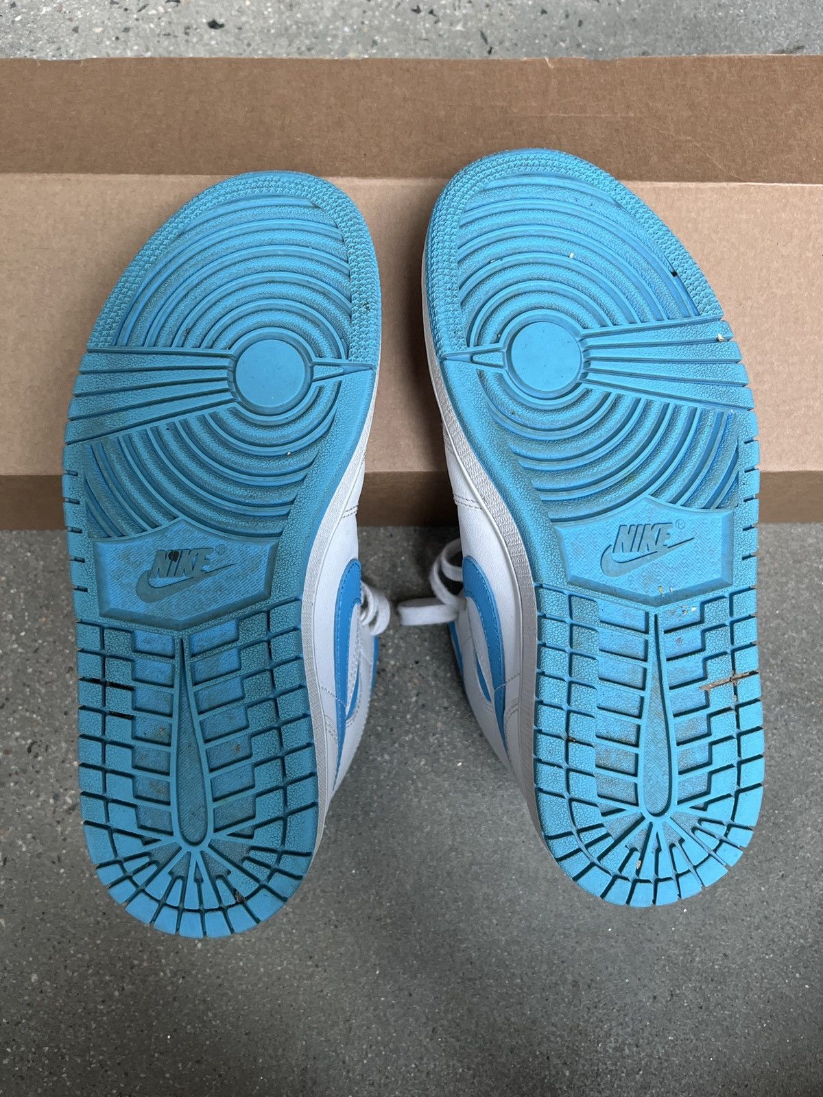 Jordan Brand × Nike Air Jordan 1 Mid UNC Women’s Size US 6 / IT 36 - 6 Thumbnail