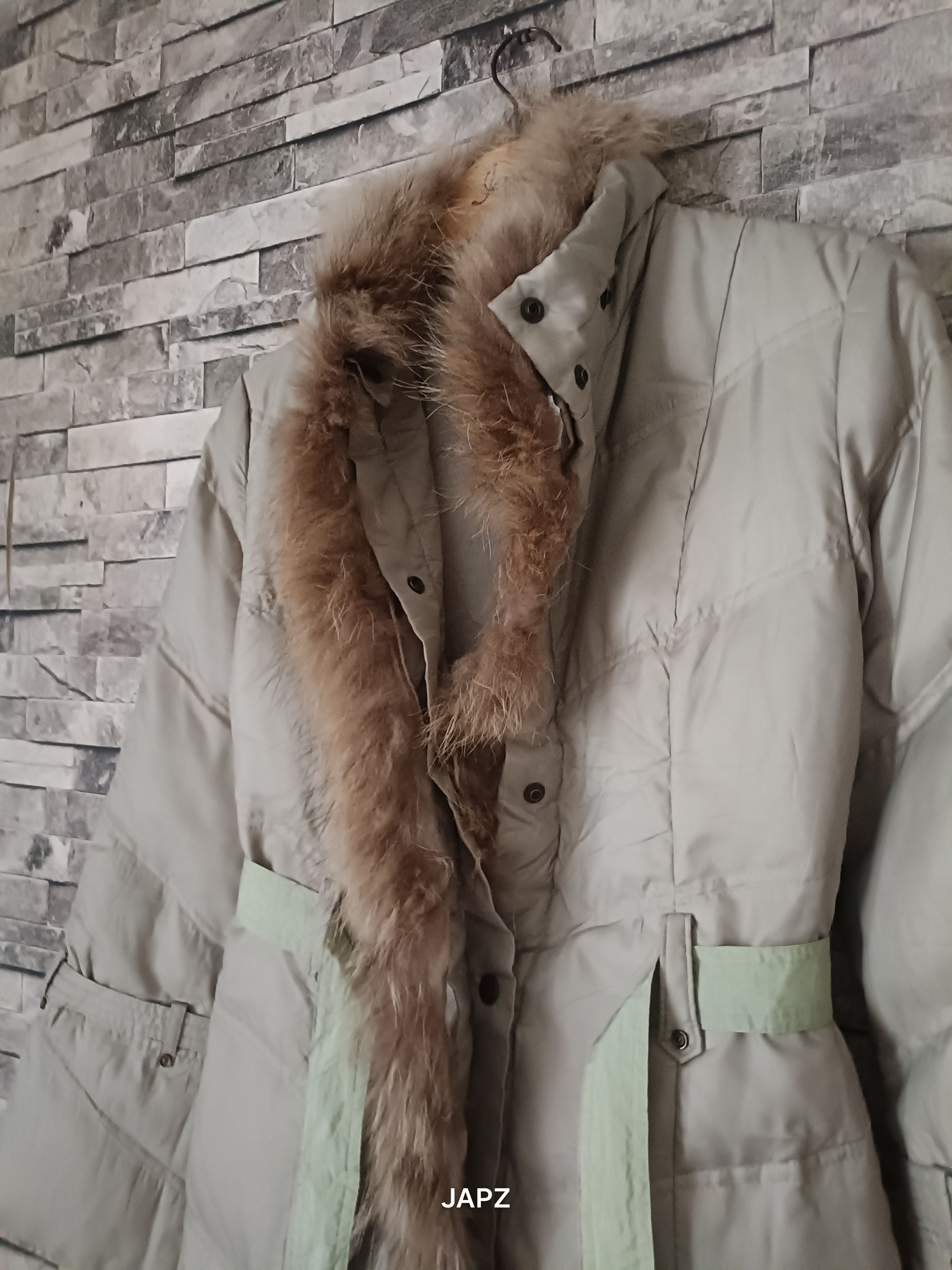 Japanese Brand Beatrice down coat with detachable fur Size XS / US 0-2 / IT 36-38 - 2 Thumbnail