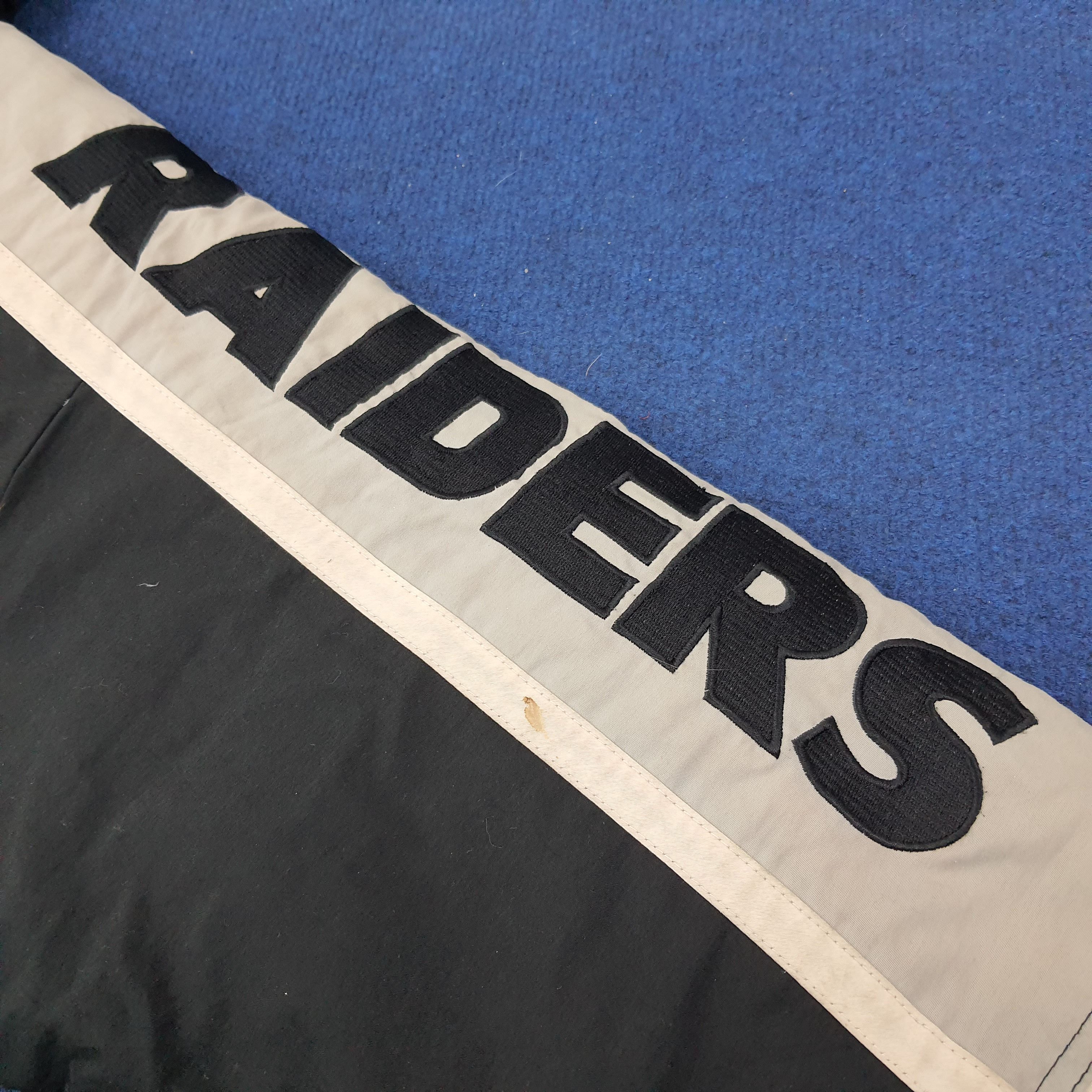 NFL × Starter × Vintage Vintage Starter NFL Raiders Sports Team Jacket C230N24 Size US XXL / EU 58 / 5 - 12 Thumbnail