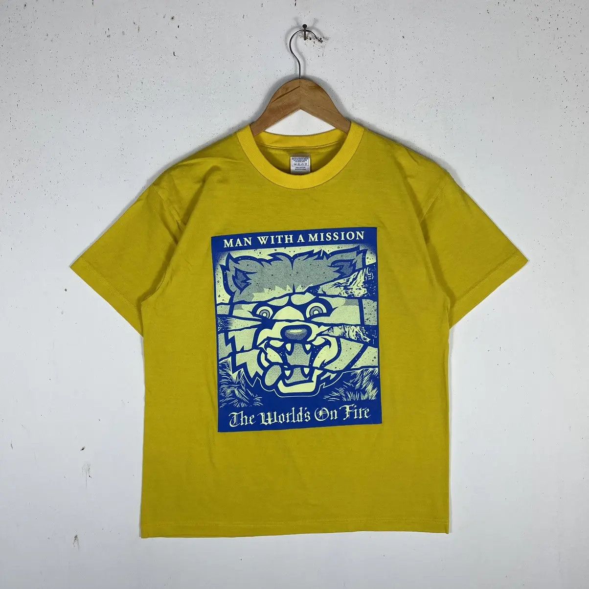 Band Tees MAN WITH A MISSION THE WORLD'S ON FIRE JAPAN BAND TEE Size US M / EU 48-50 / 2 - 2 Thumbnail