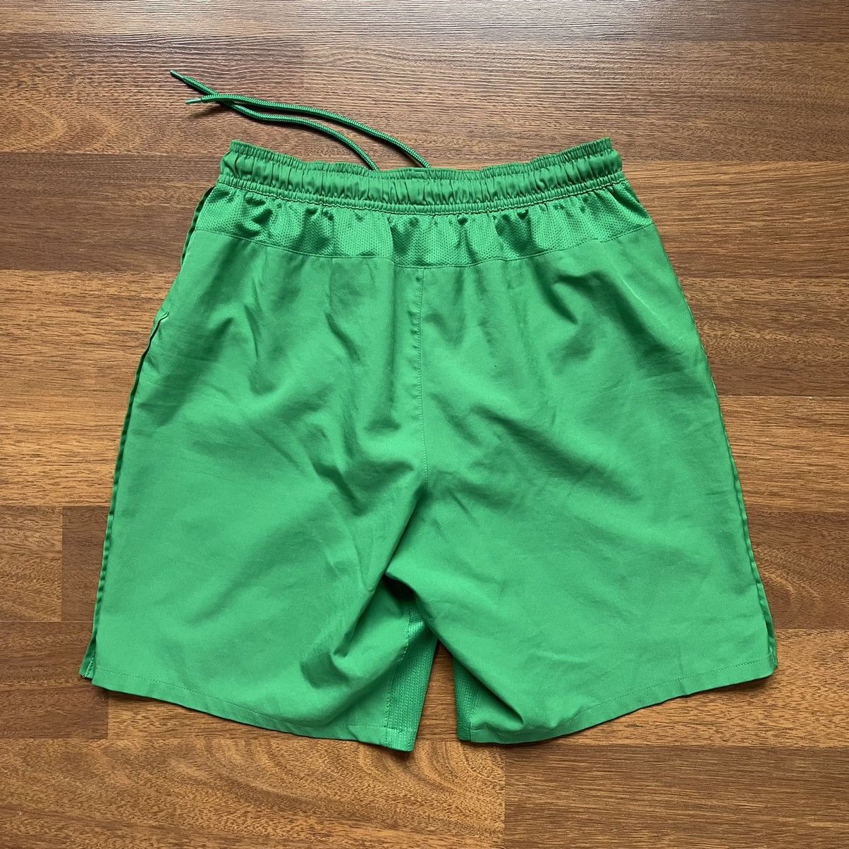 Nike MANCHESTER CITY NIKE 2013/2014 FOOTBALL GOALKEEPER SHORTS Size US 34 / EU 50 - 7 Thumbnail