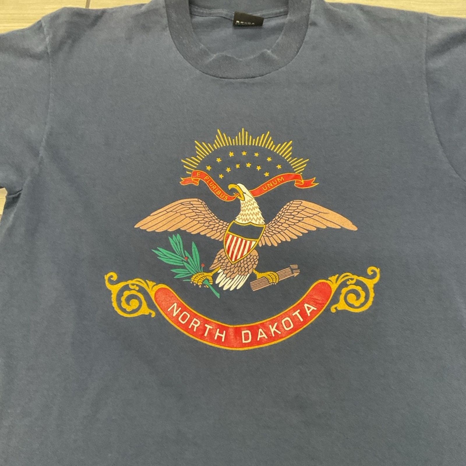 & Other Stories Vintage 90s North Dakota Flag Pride T-Shirt Size US L / EU 52-54 / 3 - 3 Thumbnail