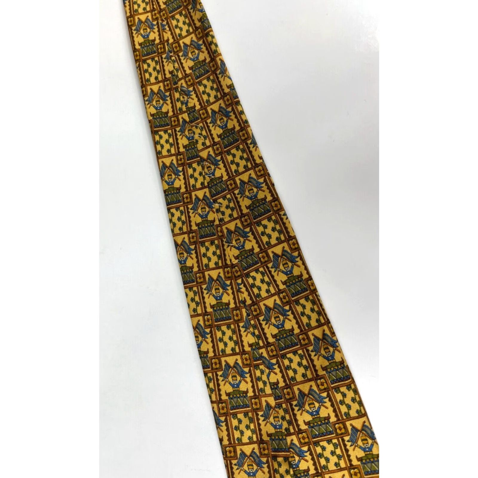 Salvatore Ferragamo Salvatore Ferragamo Men's Luxury Silk Tie Novelty Made in Italy Yellow 58.5" Wide 3.75" 100% Silk Size ONE SIZE - 3 Thumbnail