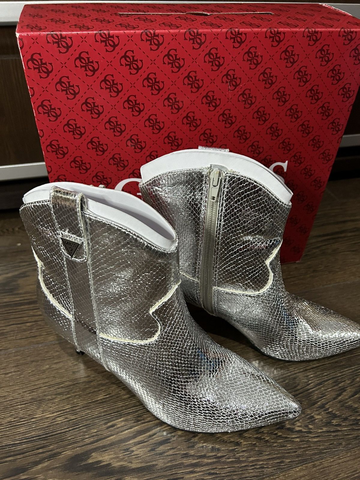 Guess GUESS Ankle Boots (Silver Snake Print), size 39 Size US 9 / IT 39 - 8 Thumbnail