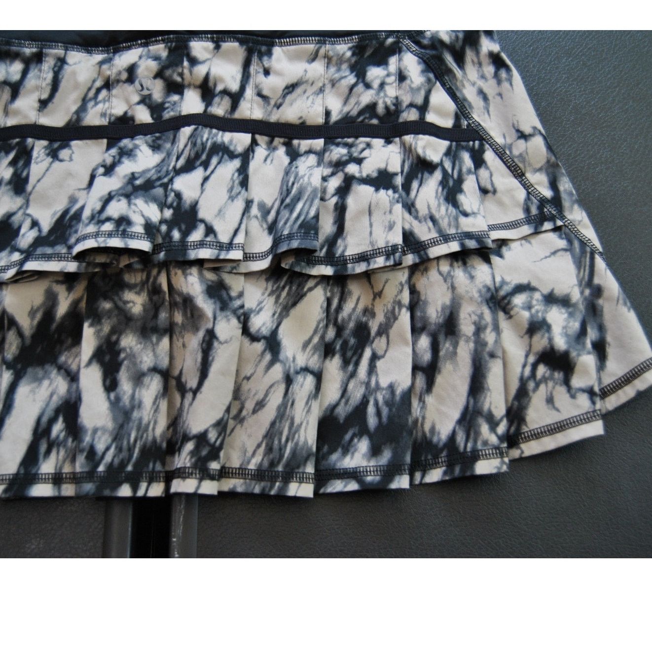 Lululemon Lululemon Skirt Black White Size: 6 Size 28" / US 6 / IT 42 - 6 Thumbnail