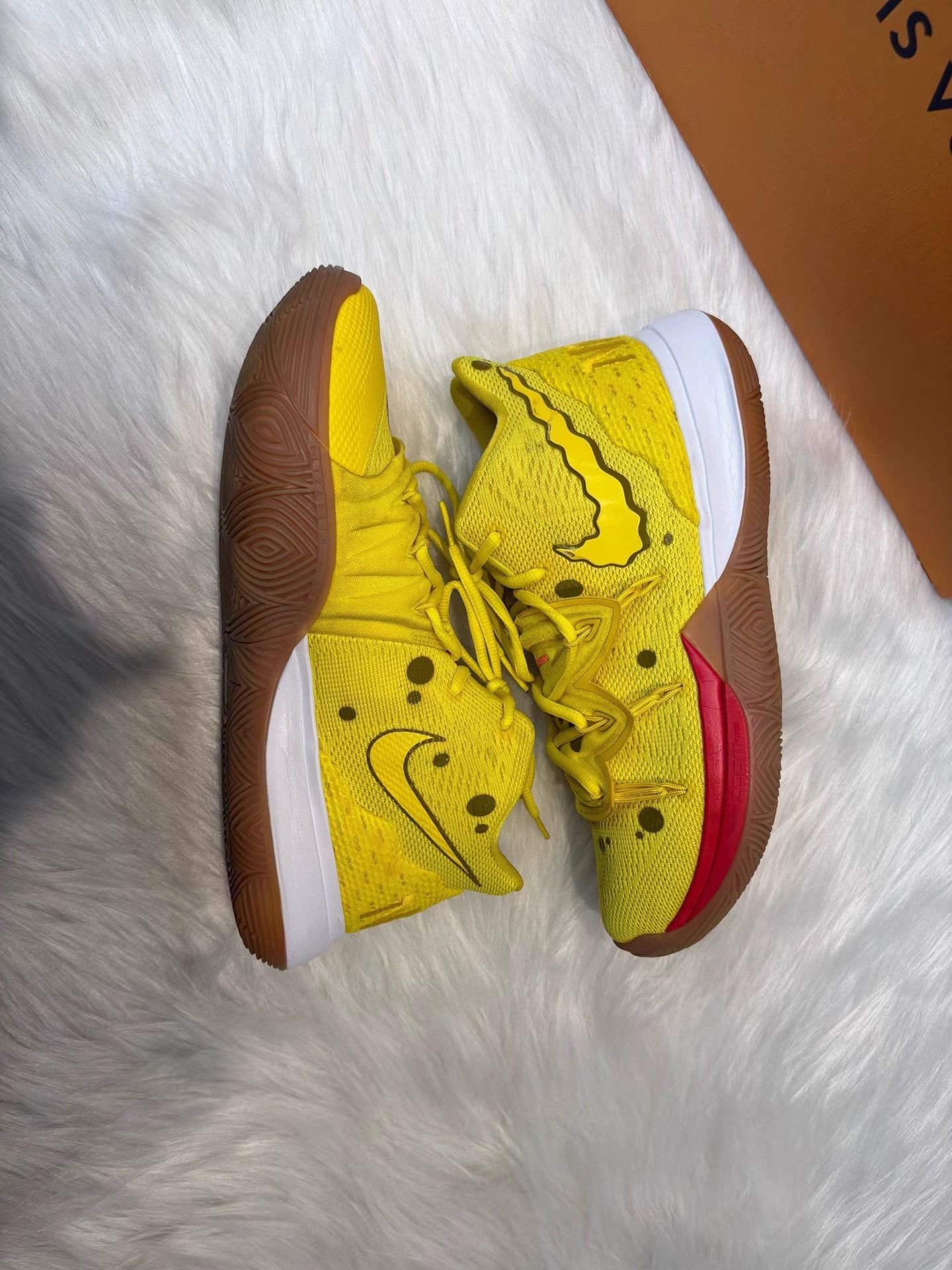 Nike Nike Kyrie 5 SpongeBob SquarePants Collaboration K36 Size US 8 / EU 41 - 7 Thumbnail