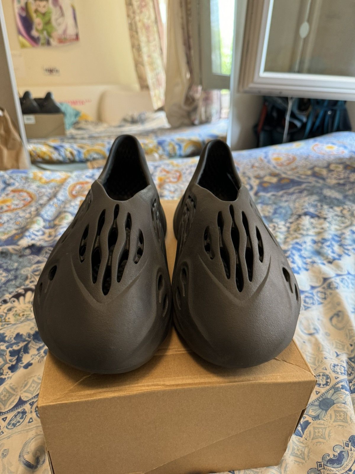 Yeezy YZY Foam Onyx Size US 10 / EU 43 - 2 Thumbnail