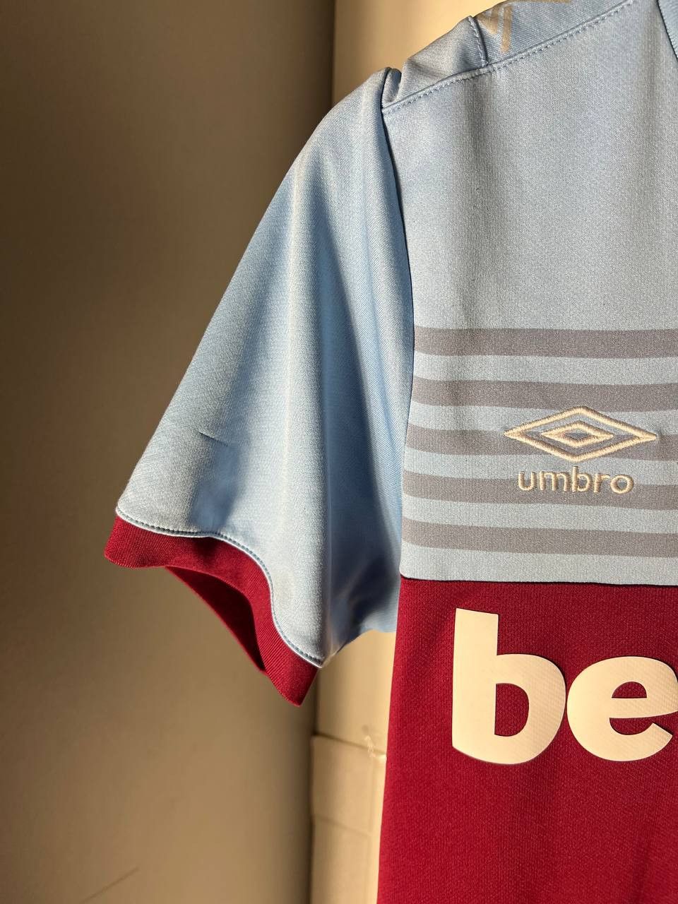 Umbro VINTAGE UMBRO FC WEST HAM UNITED ENGLAND SOCCER JERSEY RETRO Size US S / EU 44-46 / 1 - 5 Thumbnail