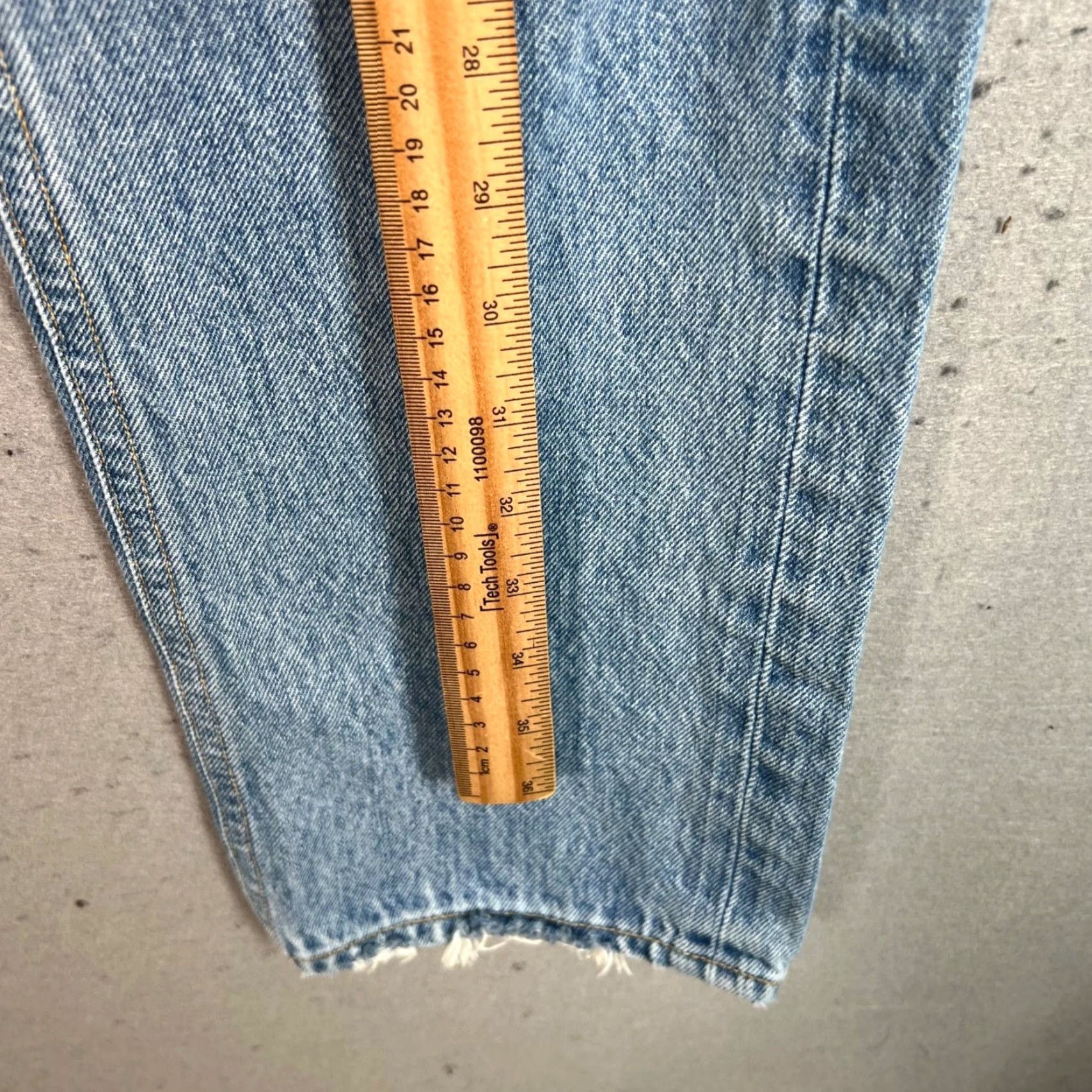 Agolde AGOLDE 90s Jeans Distressed High-Rise Relaxed Fit 100% Cotton Light Blue Size 25 Womens Jeans 90s Theme Vintage Distressed 5-Pocket Blue Size 42" / US 20 - 6 Thumbnail