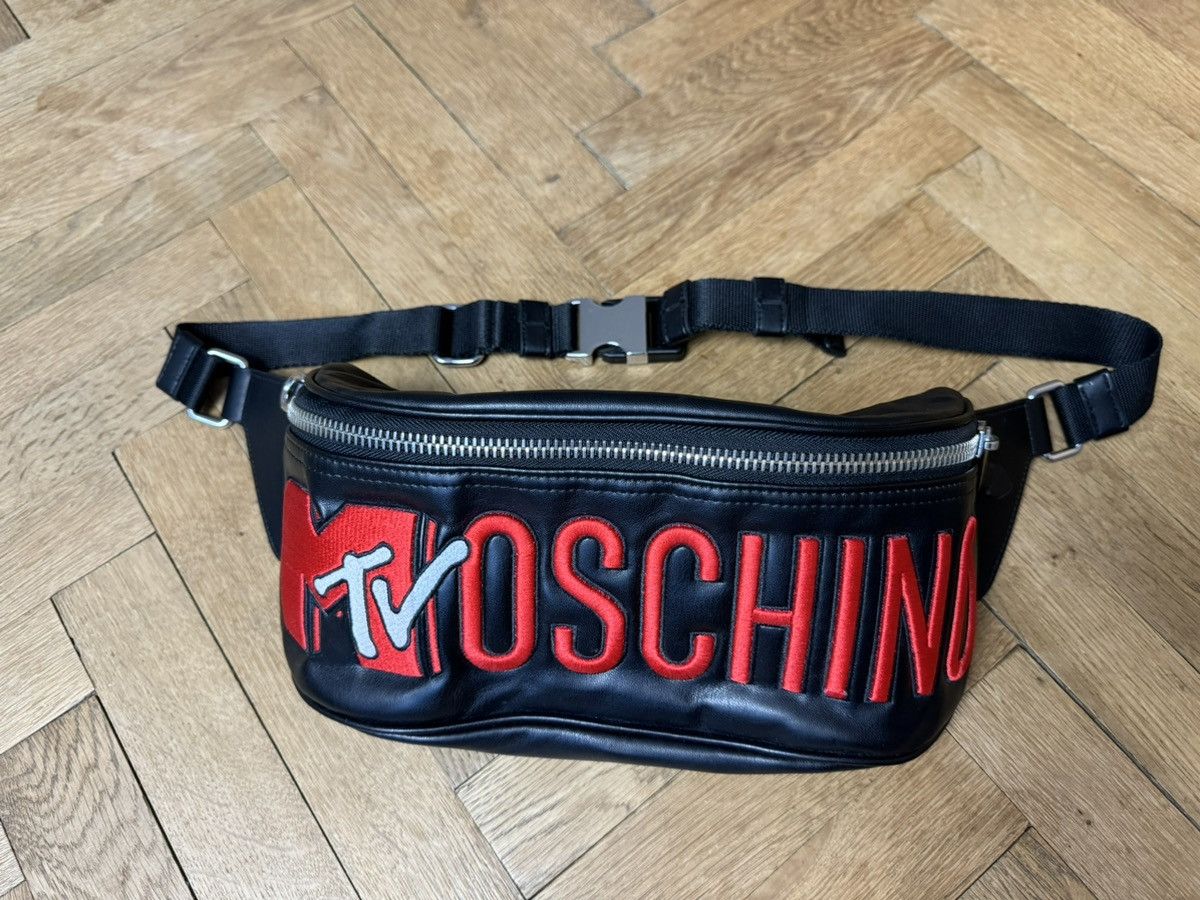 H&m moschino belt bag best sale