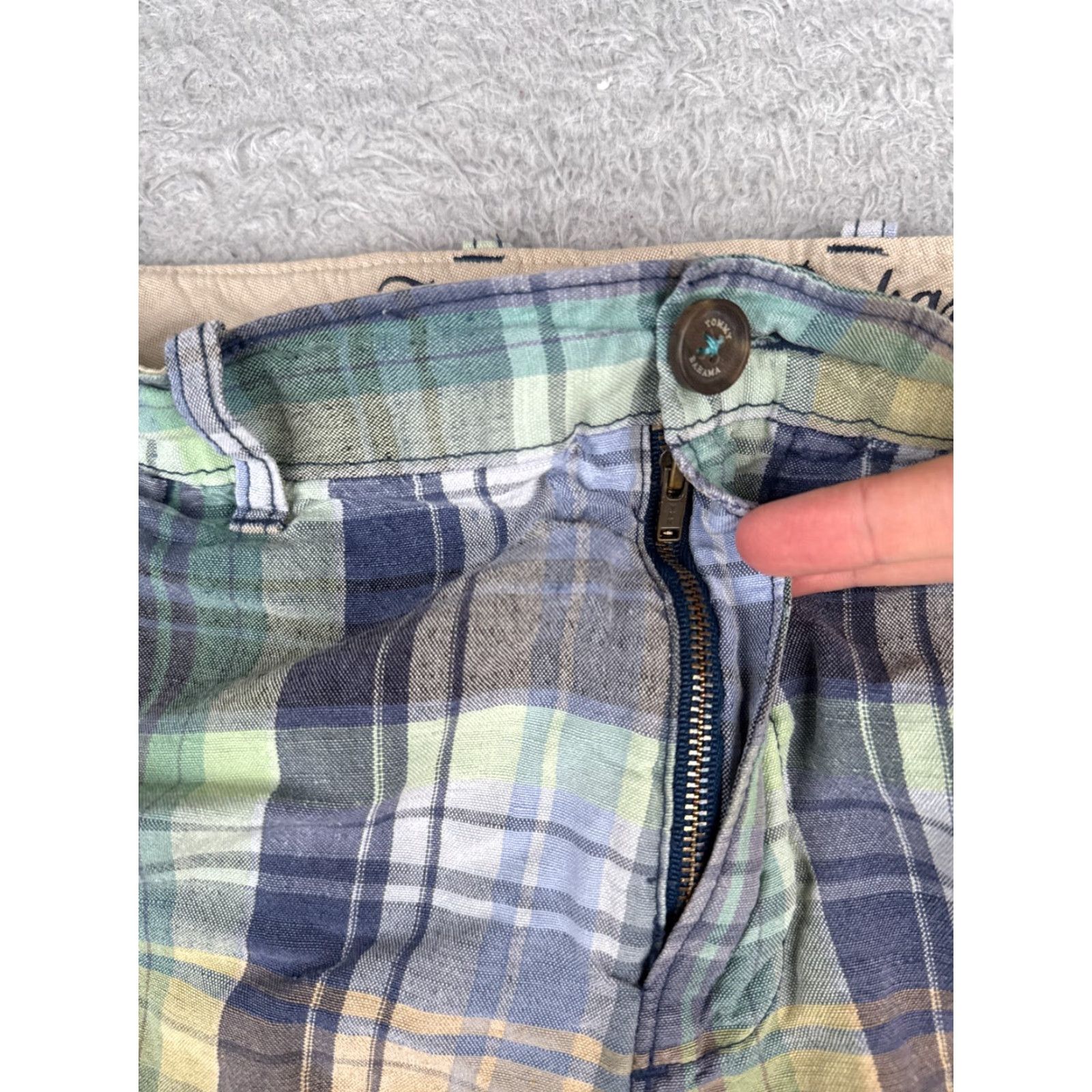 Tommy Bahama Tommy Bahama Shorts Men 33 Blue Plaid Linen Tencel Beach Resort 33x10 Chino Casual Travel Wallet Pockets Slim Relaxed Mens Size US 33 - 6 Thumbnail