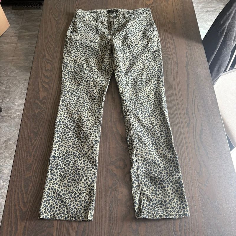 Talbots Talbots Signature Jeans Leopard Print sz 6 Straight Leg Size 28" / US 6 / IT 42 - 1 Thumbnail