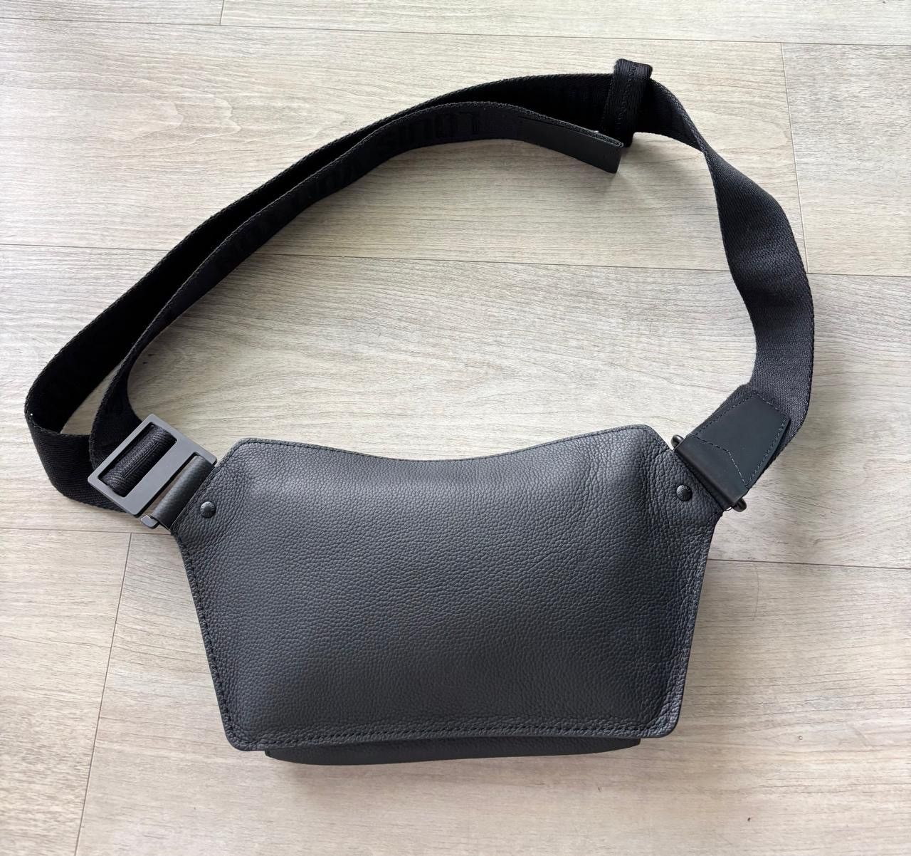 Louis Vuitton Louis Vuitton Black Aerogram Bag Size ONE SIZE - 2 Thumbnail