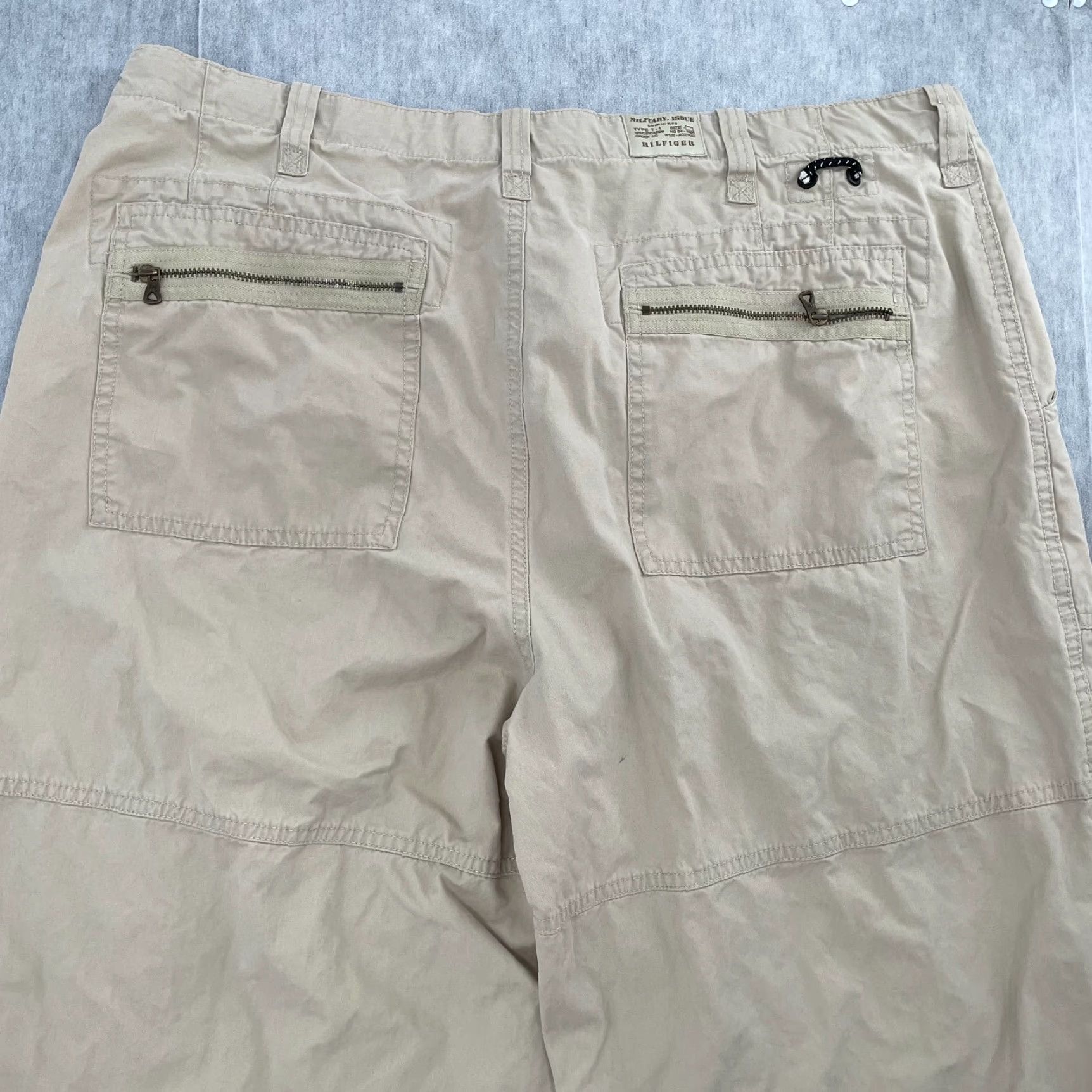 Tommy Hilfiger VINTAGE Tommy Hilfiger Pants Men Adult 36 Khaki Military Cargo Straight Fall Summer Winter Y2K Logo Baggy Size US 36 / EU 52 - 4 Thumbnail