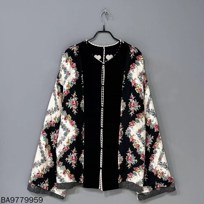 Gucci Gucci Size OS Show black and white knitted cardigan sweate Size US S / EU 44-46 / 1 - 4 Thumbnail