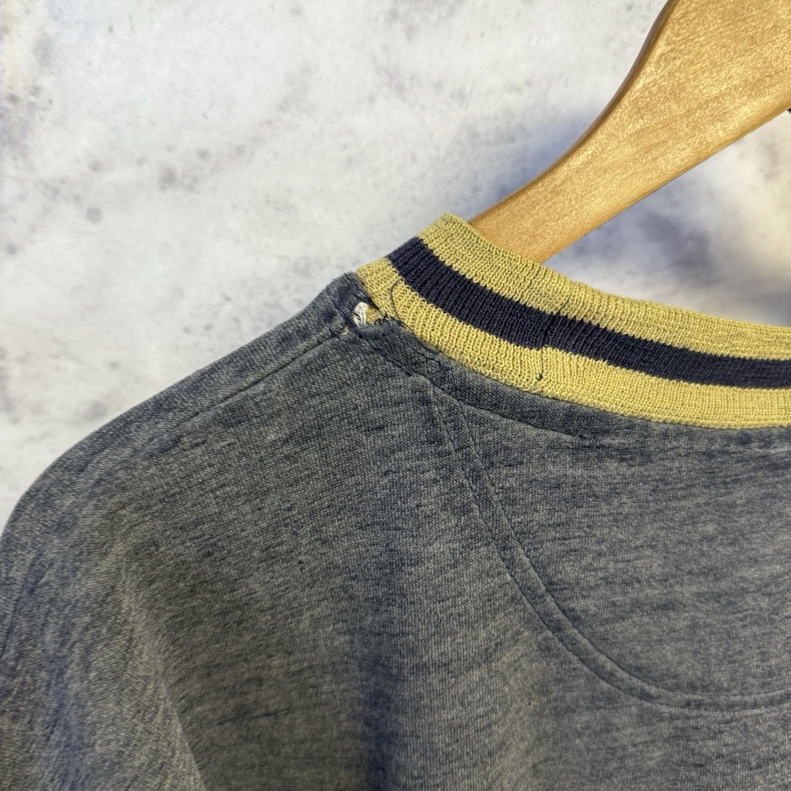 Vintage Vintage Notre Dame Sweatshirt Mens Large 24x27 Fighting Iris Size US L / EU 52-54 / 3 - 9 Thumbnail