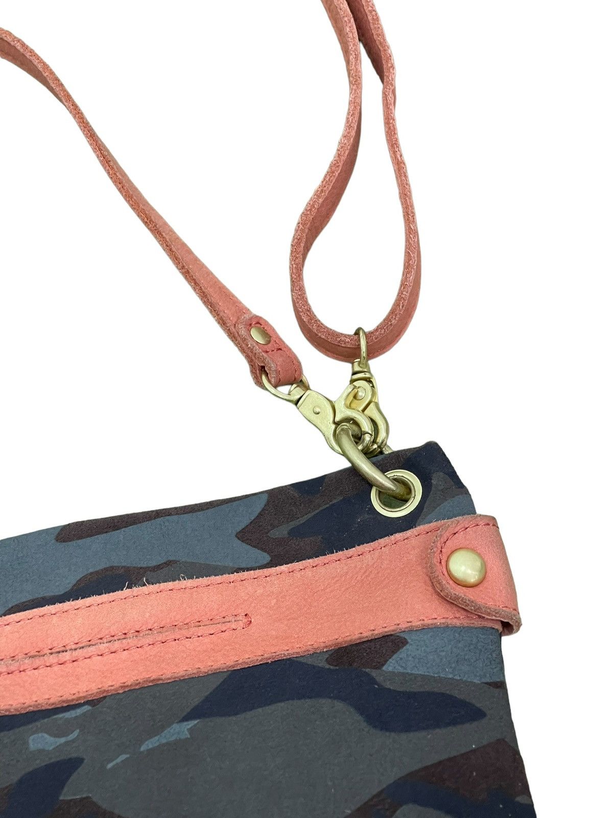 Japanese Brand Full Leather Nouer Cross Body Camo Sling Bag 2🟩 Size ONE SIZE - 8 Thumbnail