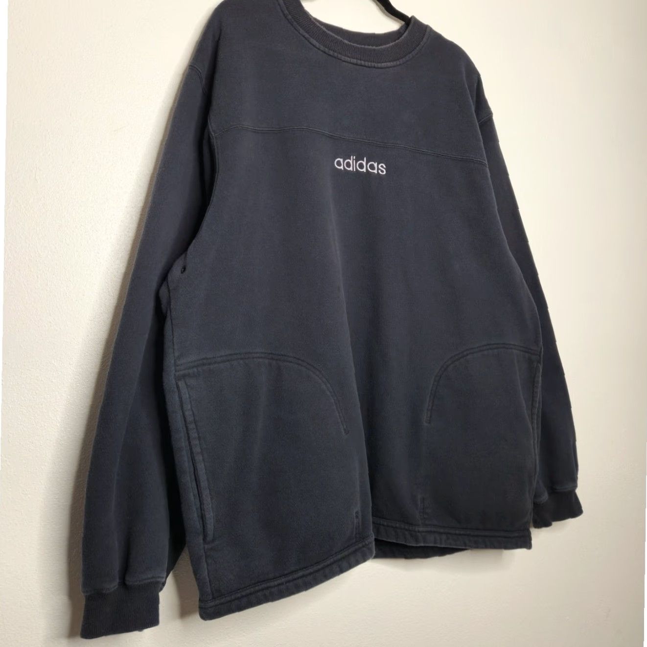 Adidas VINTAGE Adidas Spellout Center Black 90s Crewneck Sweatshirt Skate Surf Shirt Unisex Adults L Black 90s VintageGrip Size US L / EU 52-54 / 3 - 2 Thumbnail