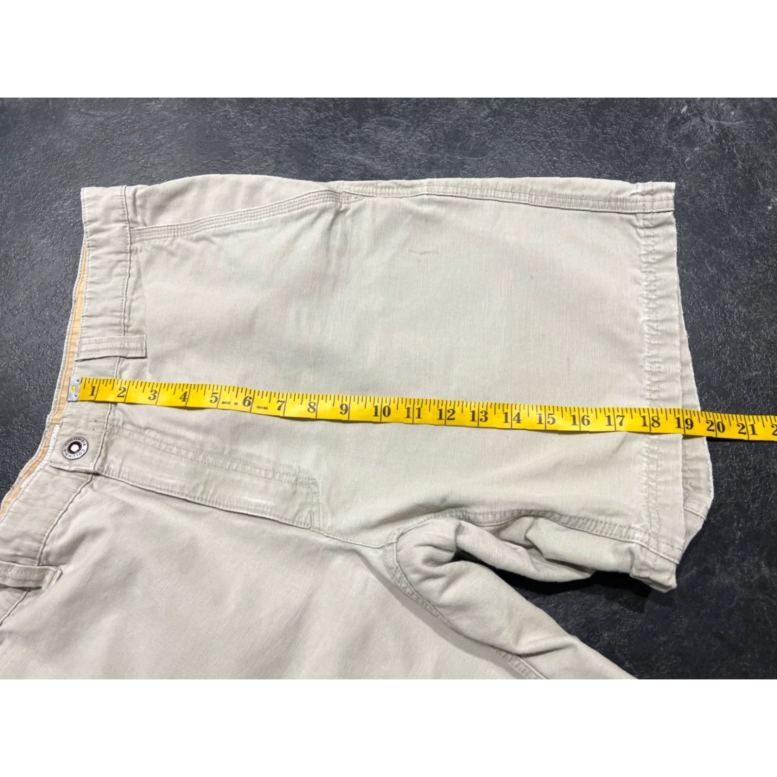 Vintage Columbia Shorts Mens 38W Khaki 9” Inseam Hiking Utility Pockets Casual Outdoor Size US 38 / EU 54 - 6 Thumbnail