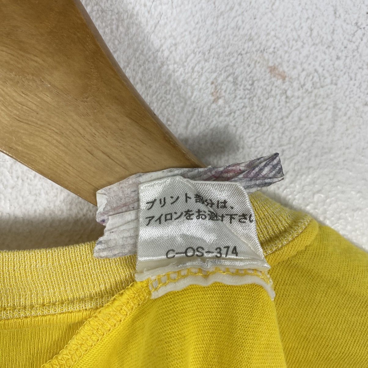 Vintage Vintage íxi:z Japan 90s Streetwear Yellow Graphic Tee Sz M Size US M / EU 48-50 / 2 - 7 Thumbnail