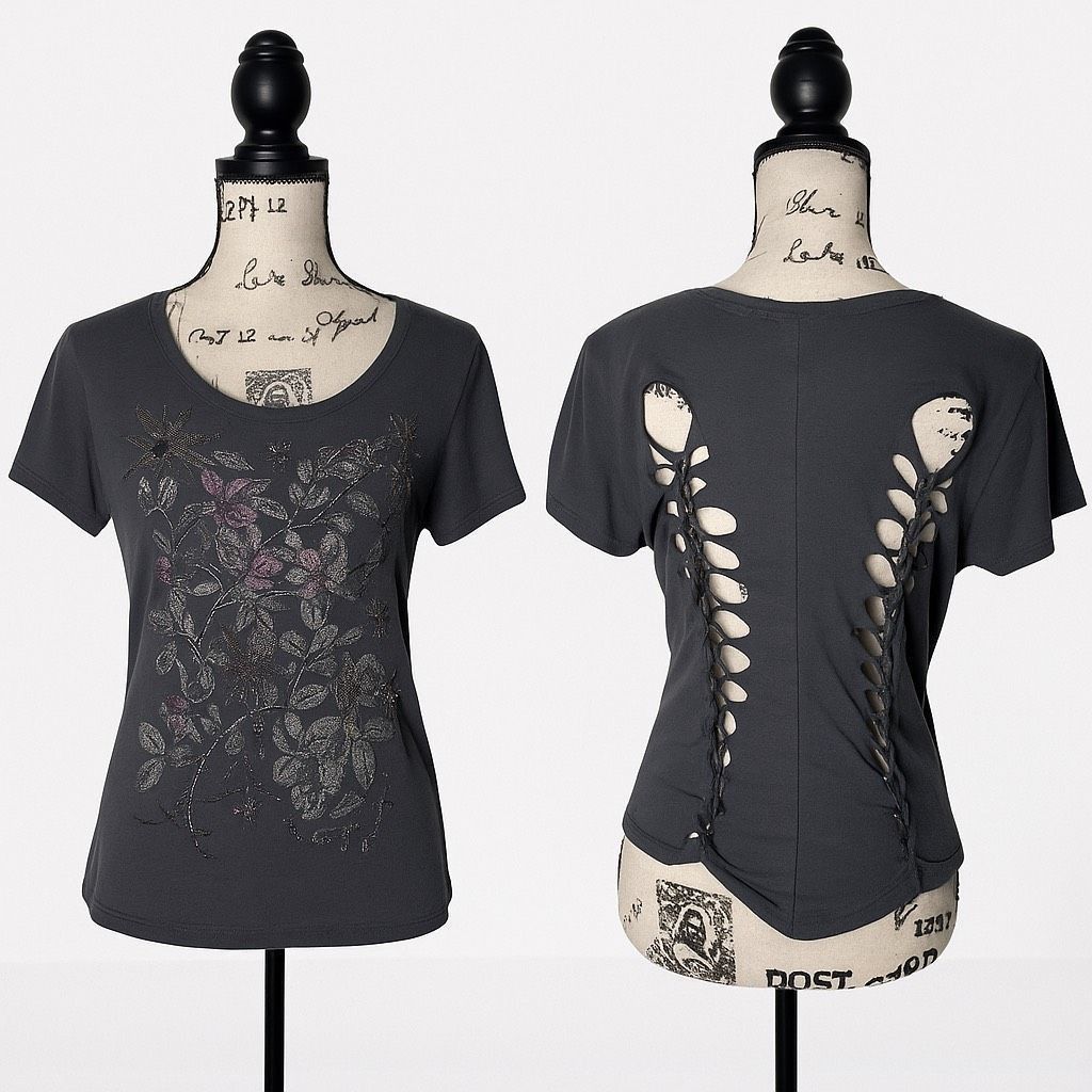 Forever 21 Forever 21 Gray Floral Beaded Cutout Back T-Shirt SZ M Size M / US 6-8 / IT 42-44 - 1 Thumbnail
