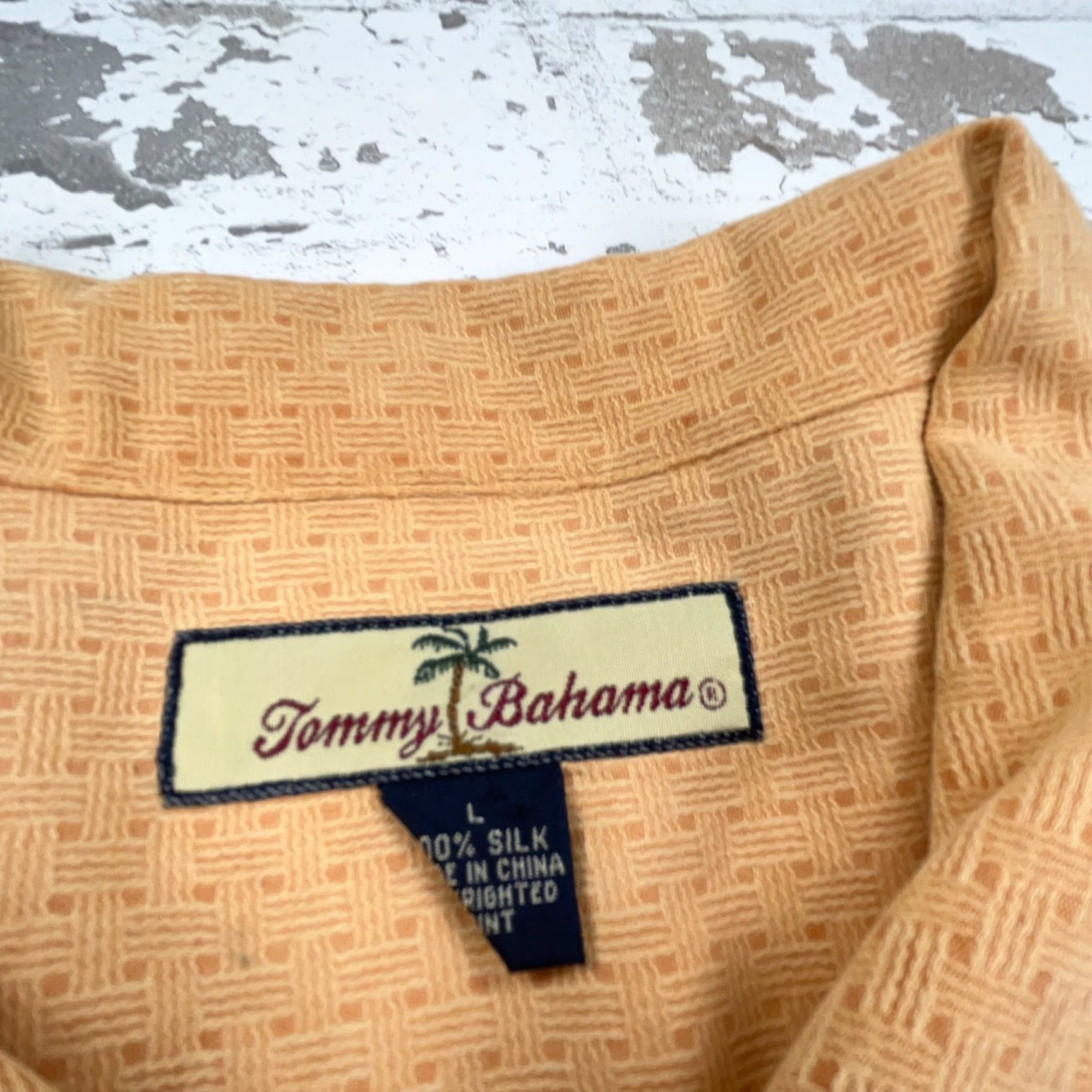 Tommy Bahama Tommy Bahama Shirt Men Large Orange Silk Button Up Hawaiian Camp Hula Dancers Size US L / EU 52-54 / 3 - 3 Thumbnail