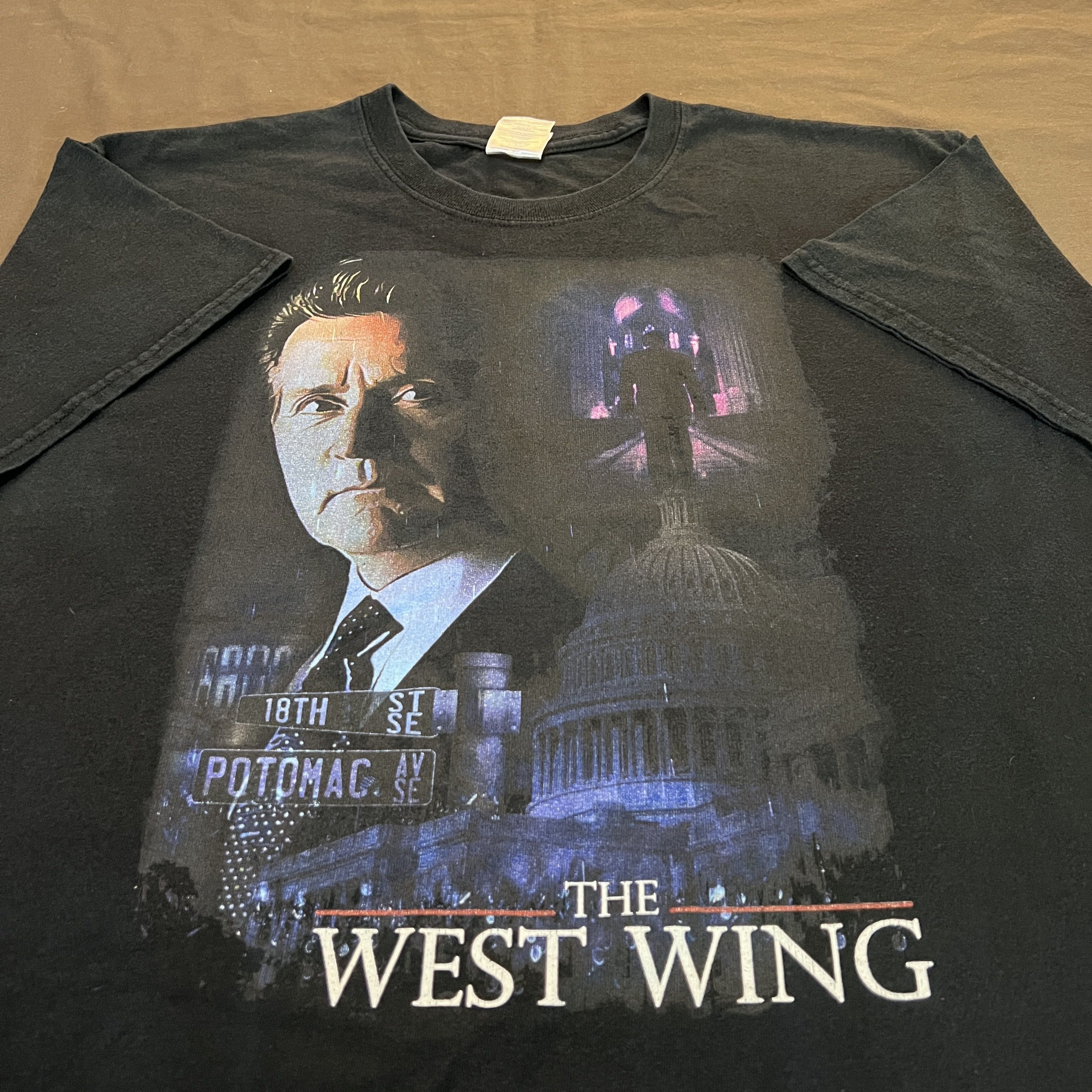 Vintage Vintage Y2K 2000 The West Wing political drama Tee Faded Size US L / EU 52-54 / 3 - 1 Thumbnail