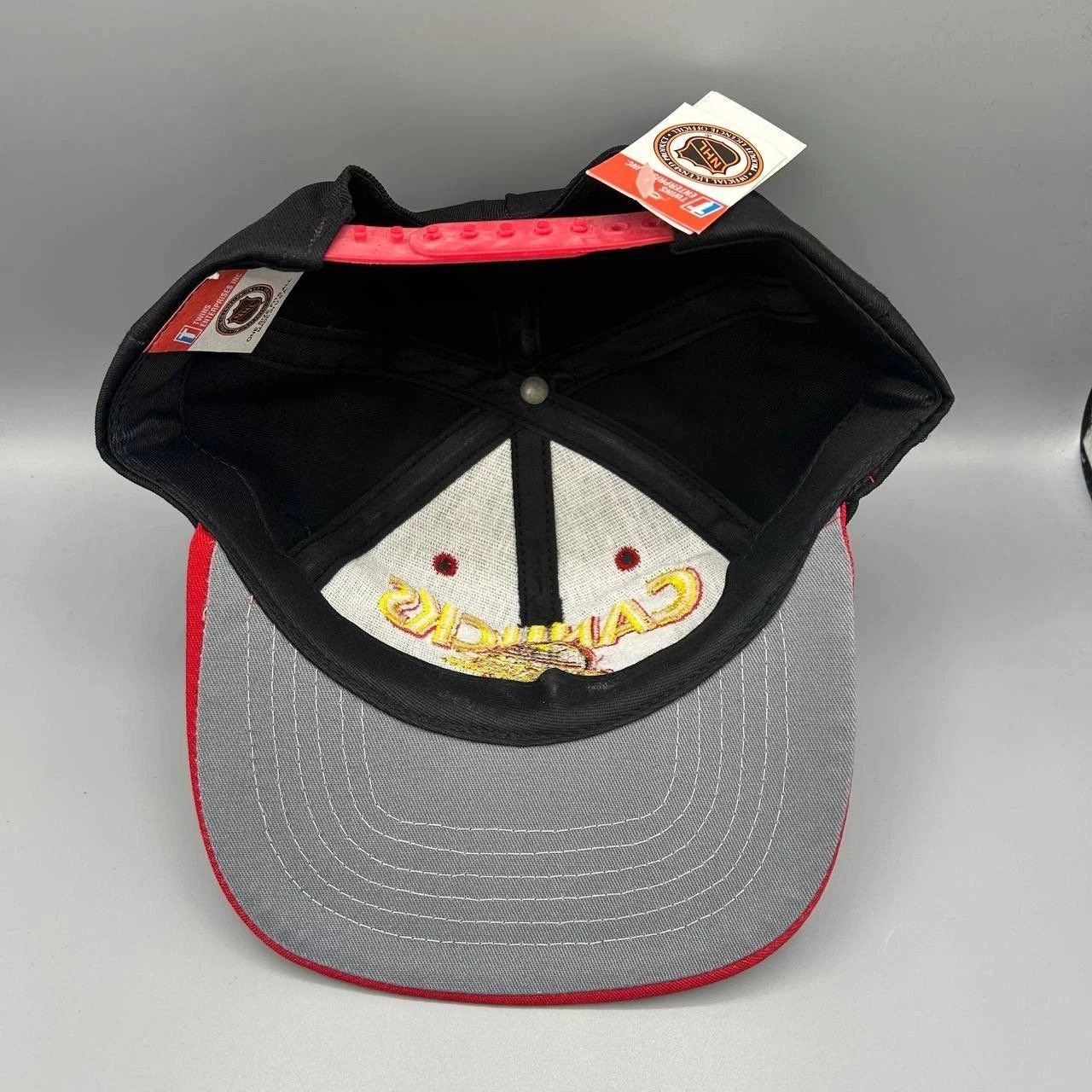 Twins Enterprise Inc. Vintage Vancouver Canucks NHL Hat Men Snap Back Cap New Size ONE SIZE - 2 Thumbnail