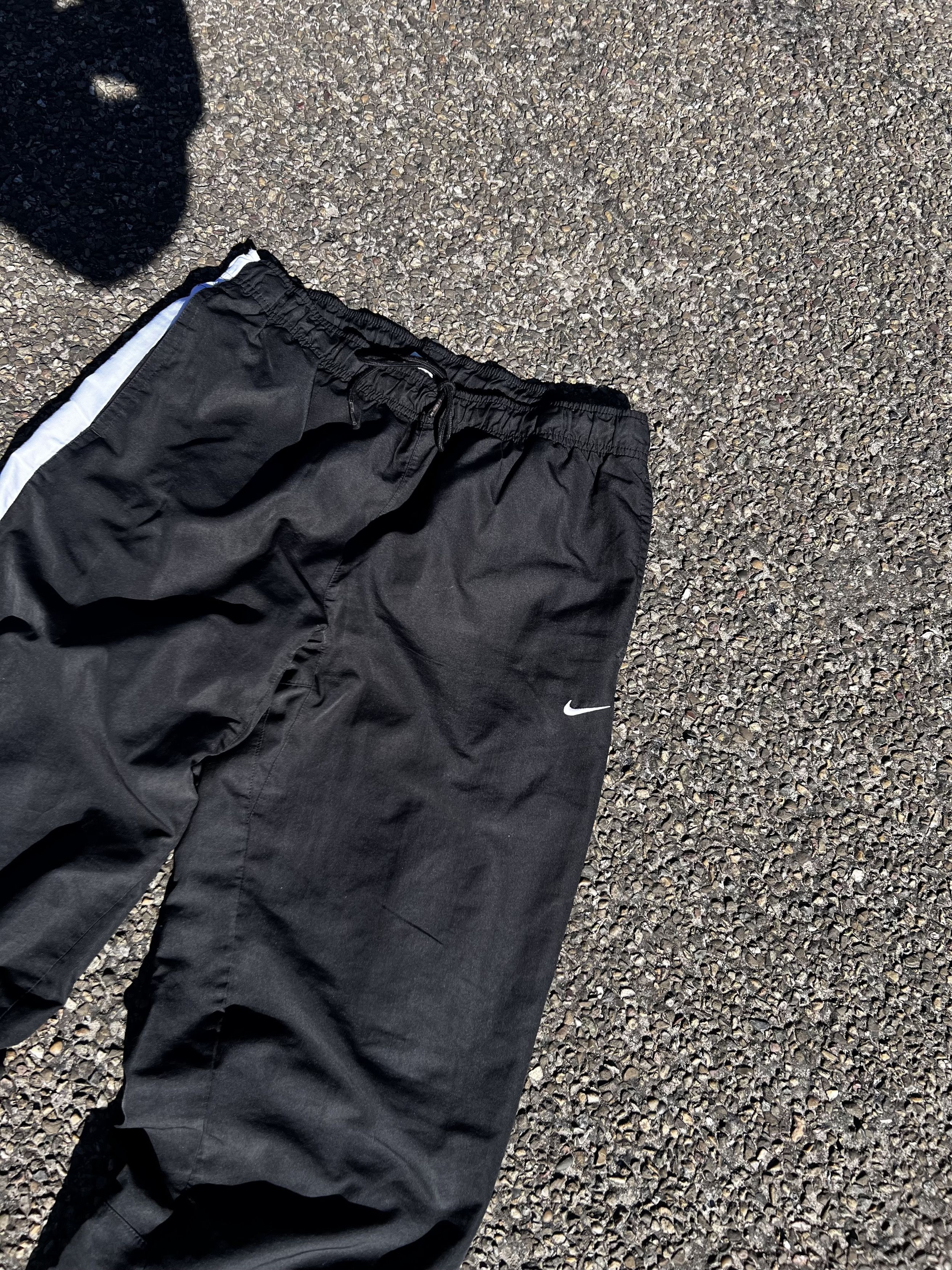 Nike × Vintage Nike Streetwear Vintage Size US 32 / EU 48 - 2 Thumbnail