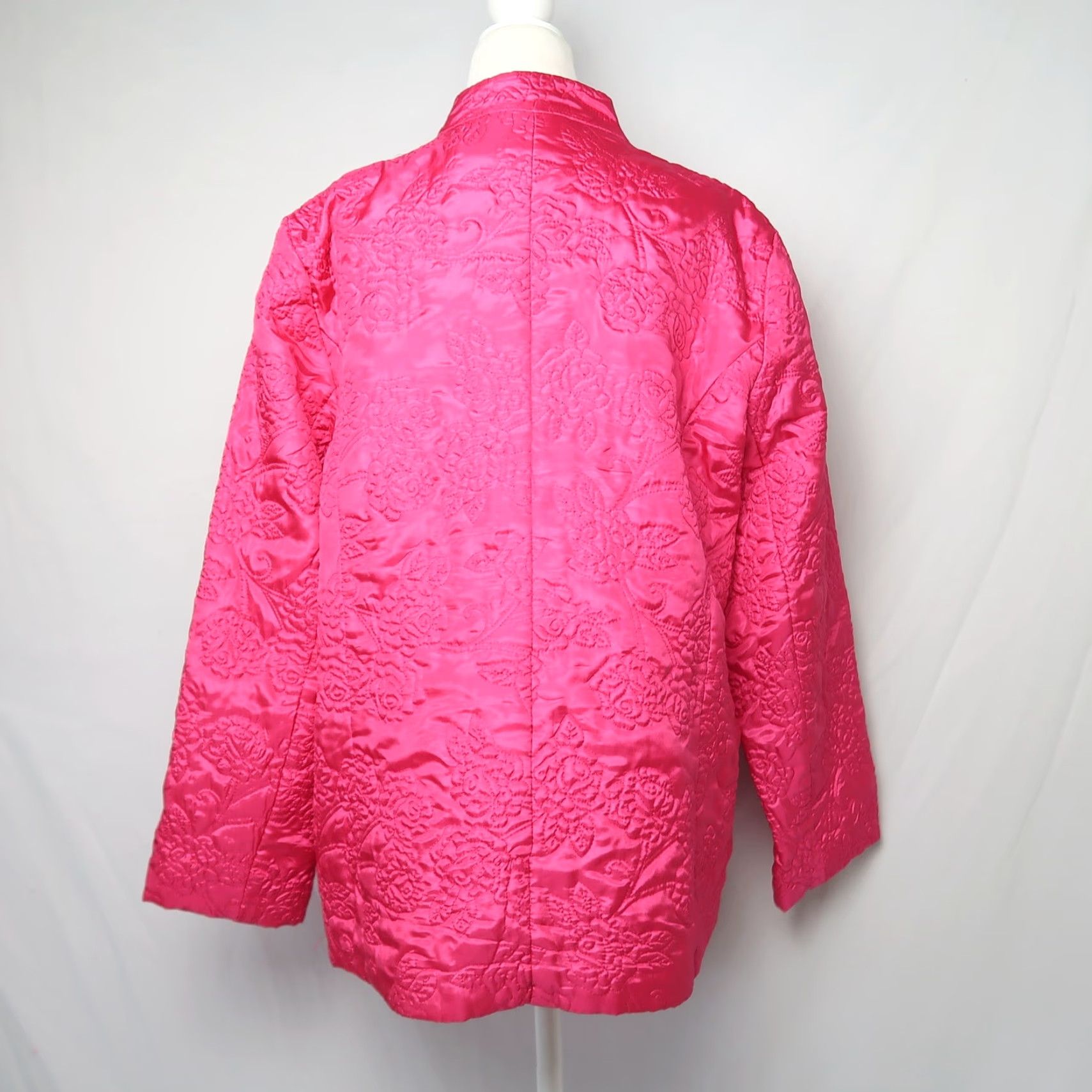 Vintage VINTAGE Liz Baker hot pink satin floral quilt embroidered jacket L Women's Size L / US 10 / IT 46 - 5 Thumbnail