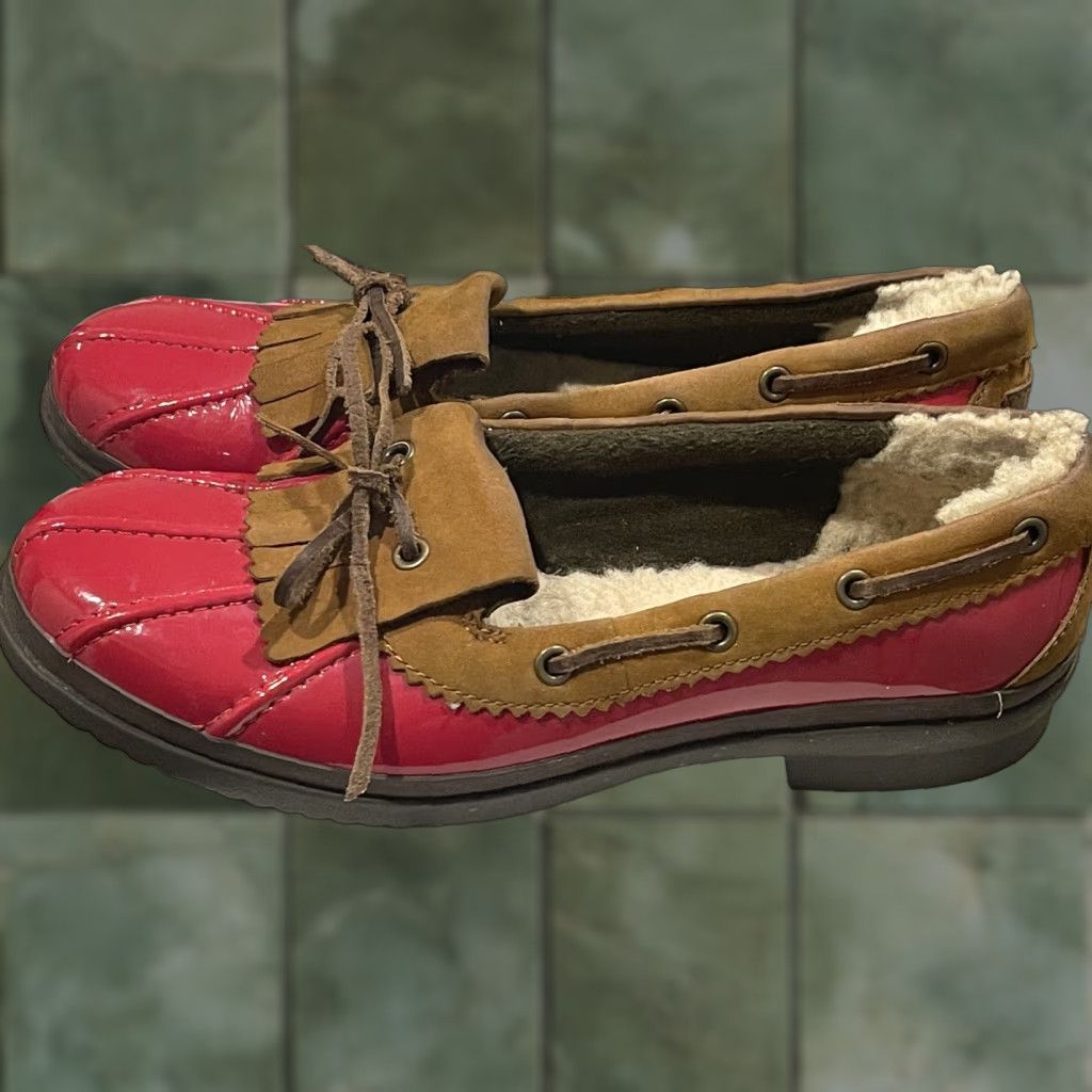 Ugg VINTAGE? No — UGG Australia Haylie Women’s 7 Red Sherpa Lined Duck Boat Slip Loafers Size US 7 / IT 37 - 1 Thumbnail