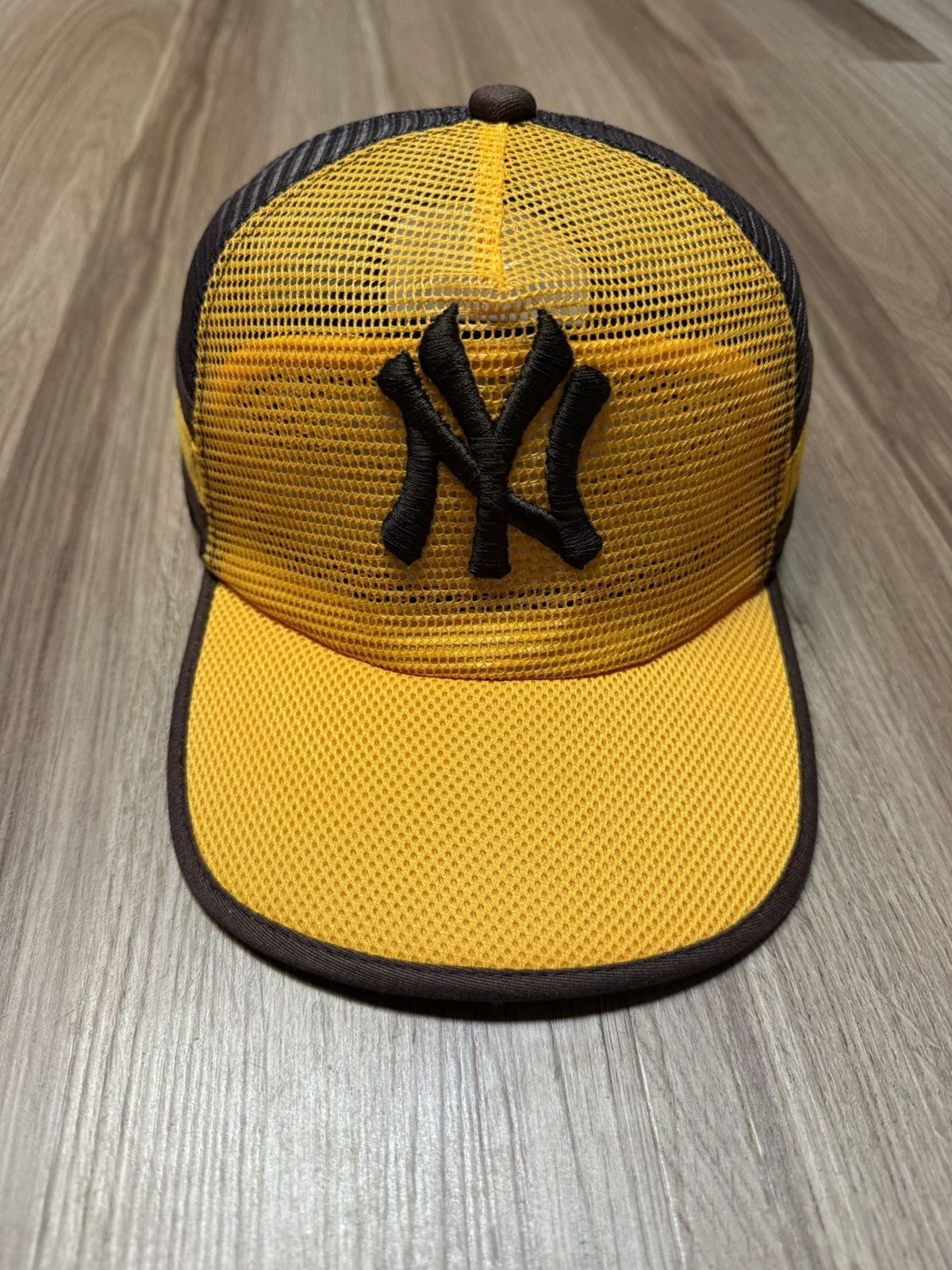 New York Yankees Vintage New York Yankees SnapBack Mesh Trucker Yellow Brown Size ONE SIZE - 2 Thumbnail