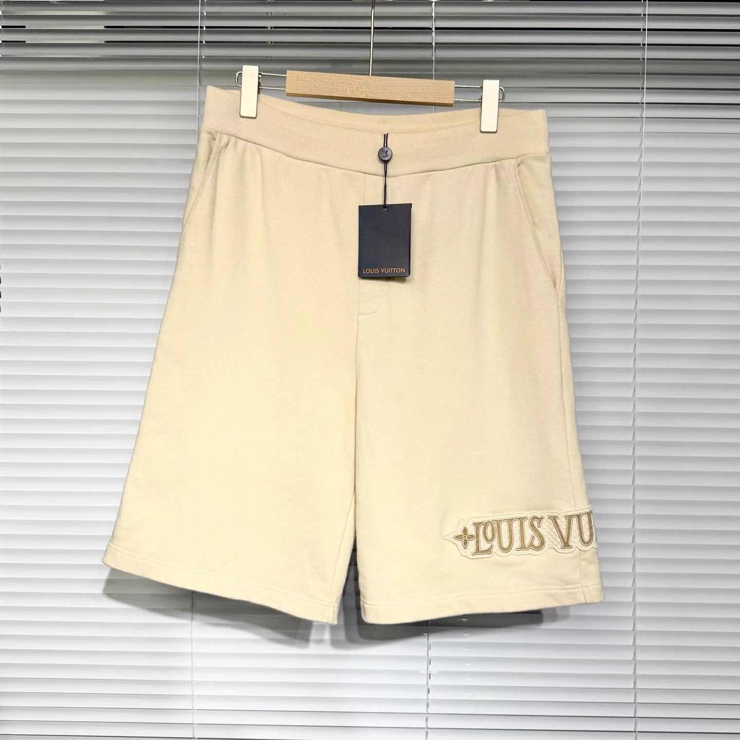 Louis Vuitton LV beige emb patch logo straight short mint XL Size US 43 - 1 Thumbnail