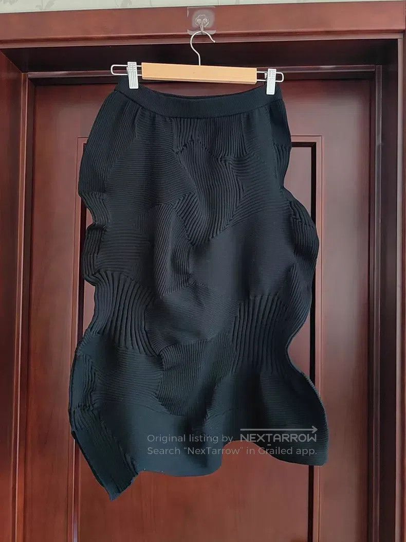 Issey Miyake Issey Miyake Knitted Bud Midi Skirt, Black Size 25" / US 0 / IT 36 - 2 Thumbnail